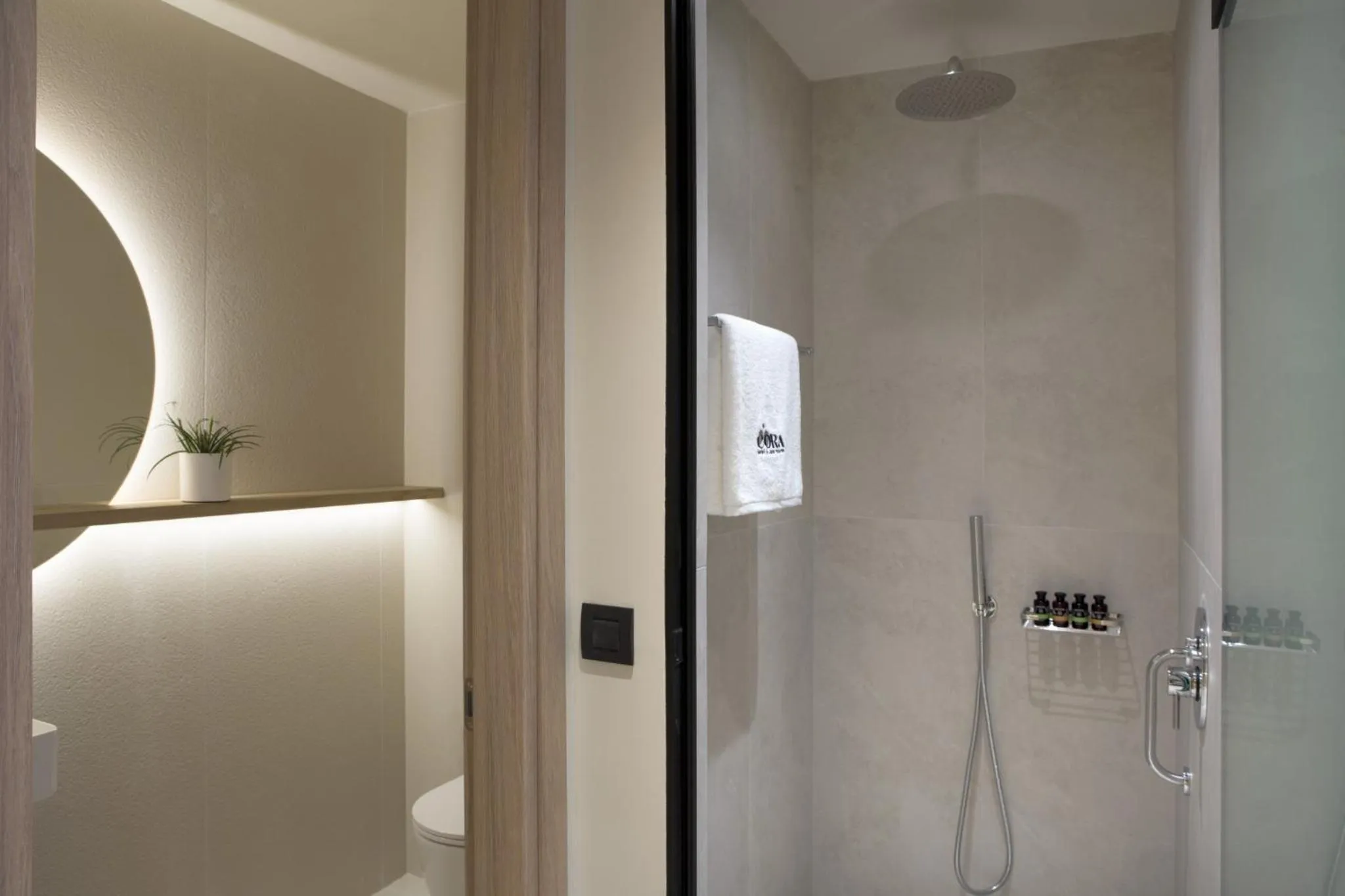 Shower in Cora Hotel & Spa
