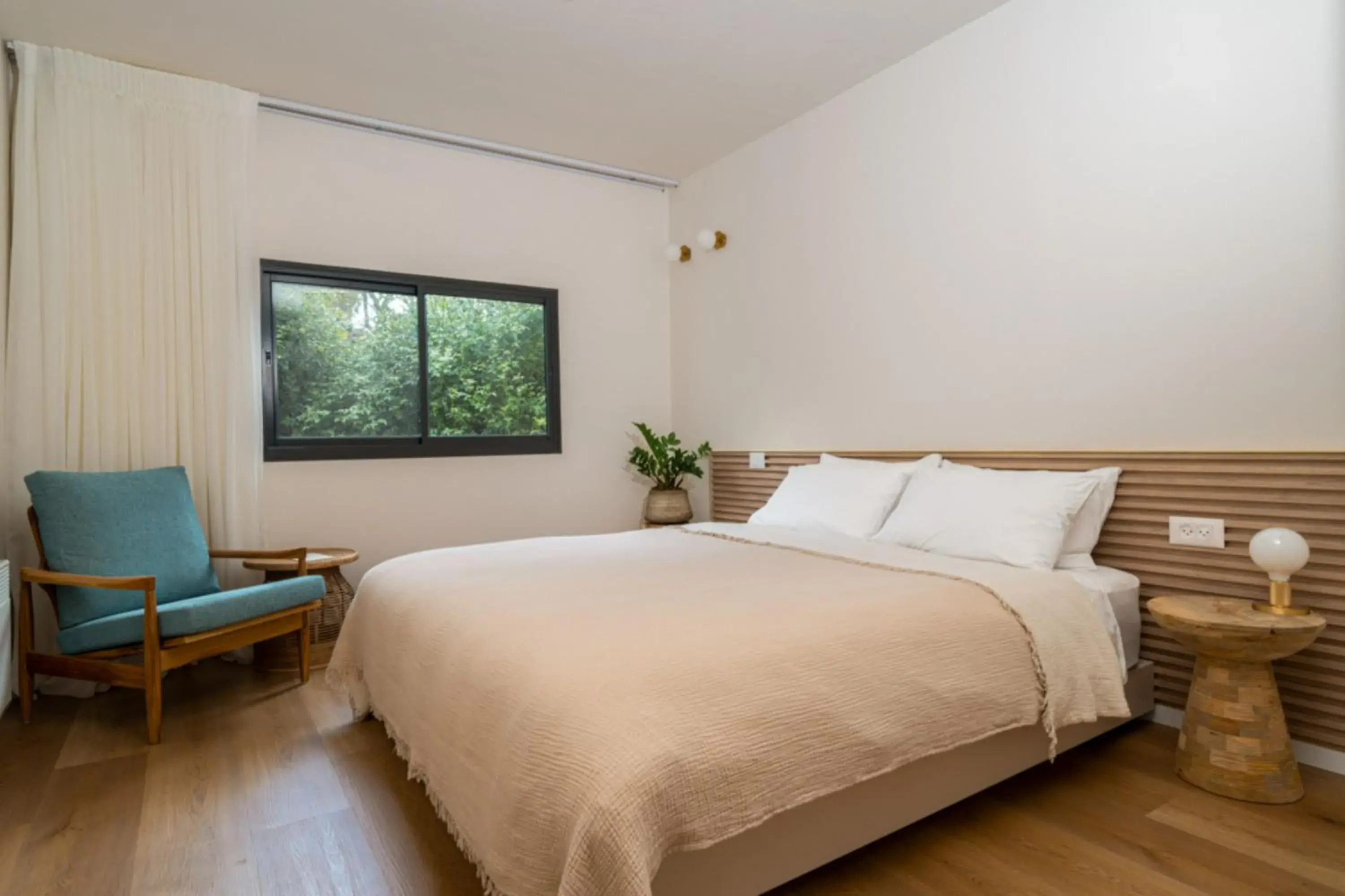 Slowly in Slowness - Kibbutz Moran Slowly in Slowness - Kibbutz Moran