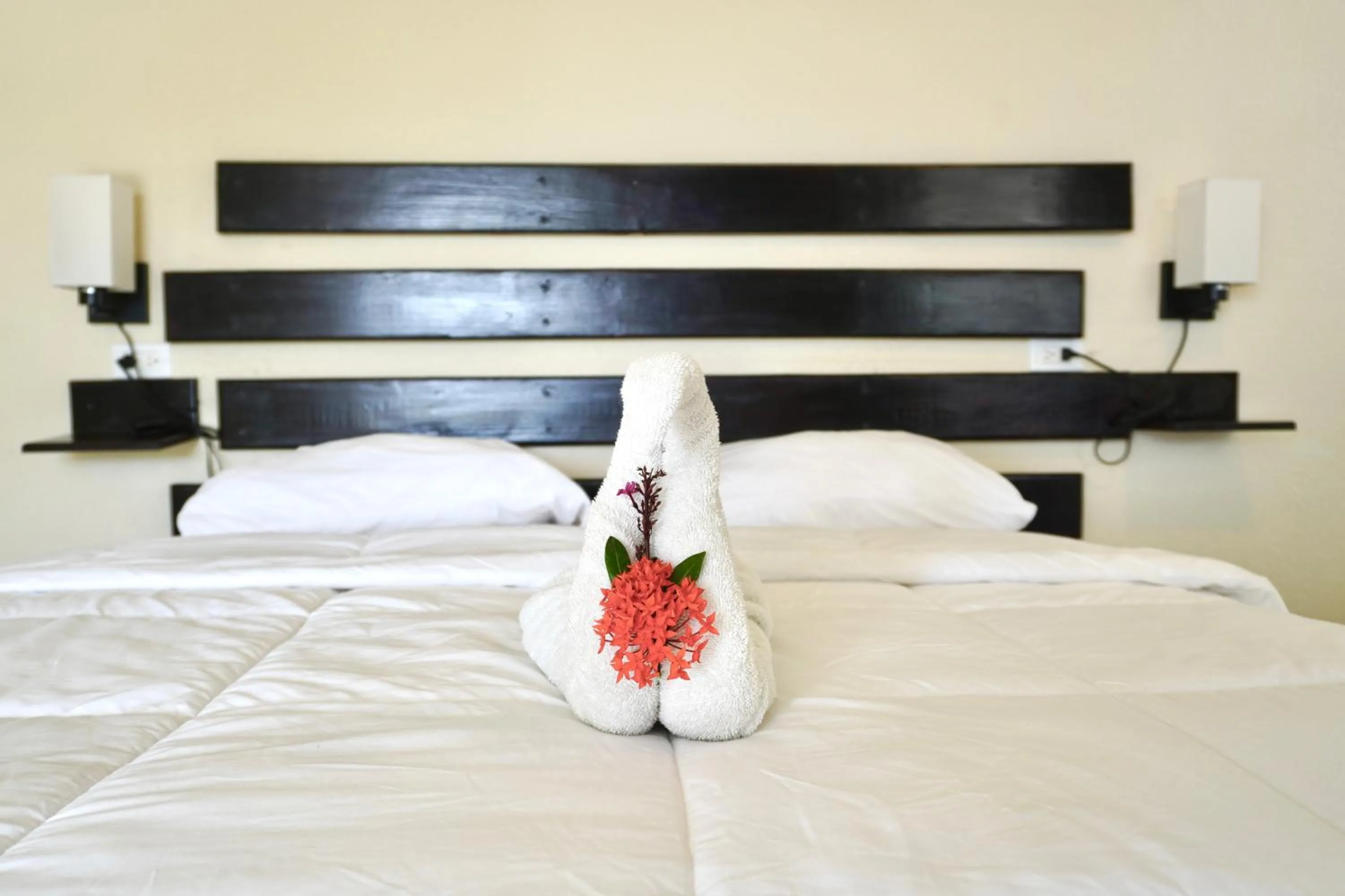 Bedroom, Bed in Ocean View Hotel and Restaurant