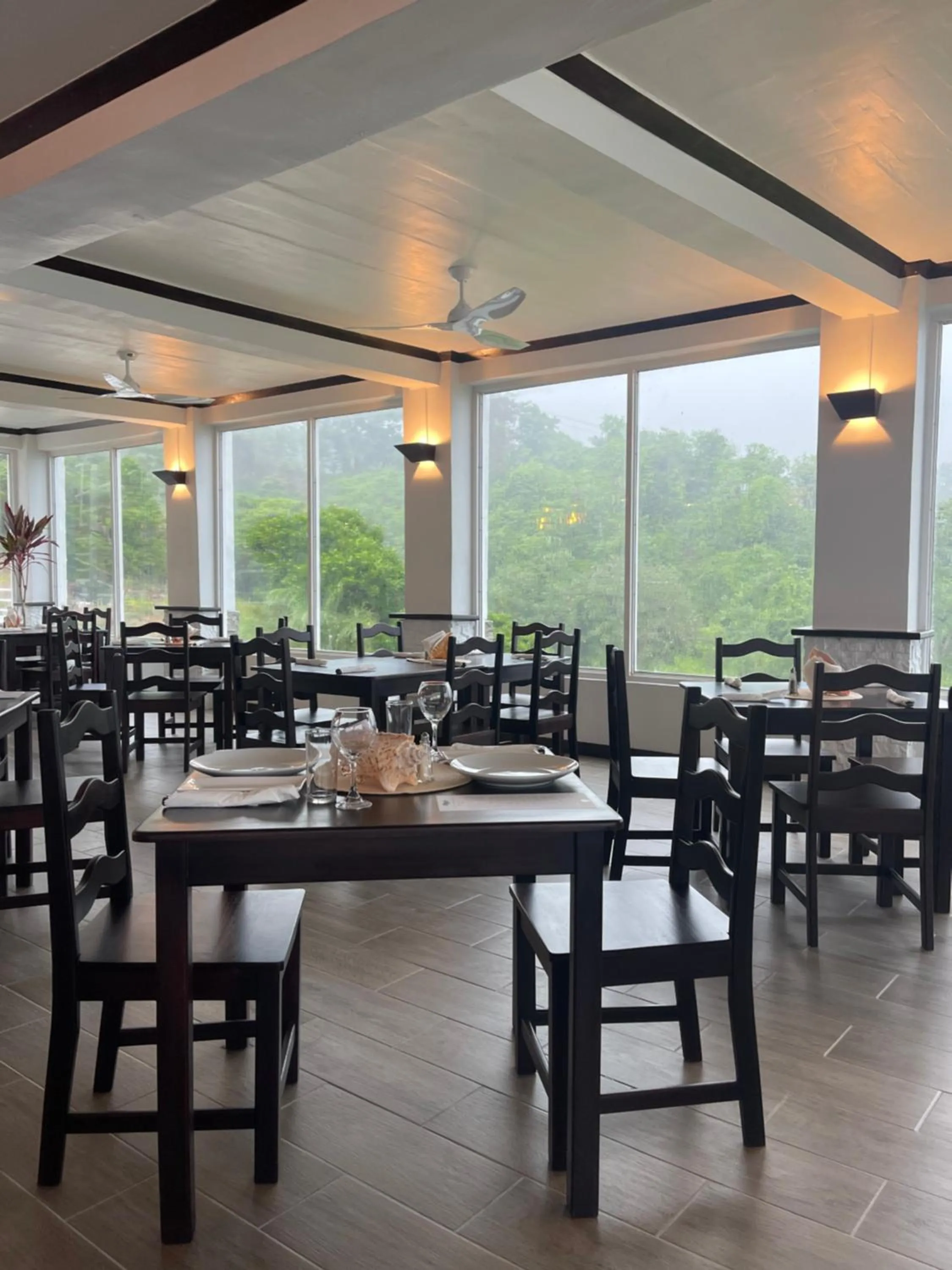 Restaurant/places to eat in Ocean View Hotel and Restaurant