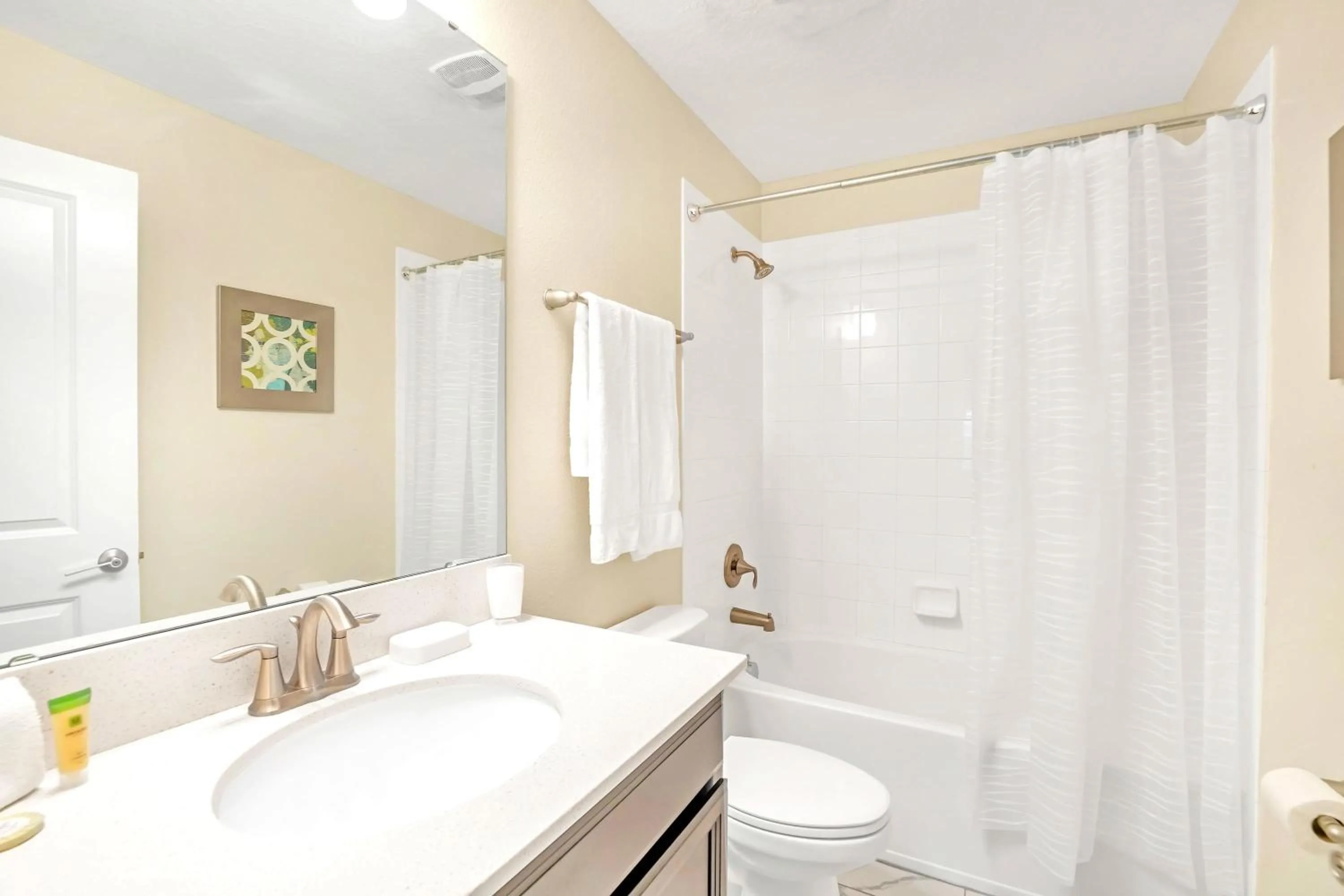 Bathroom in Stunning 8BR Home with BBQ Pool and Theater