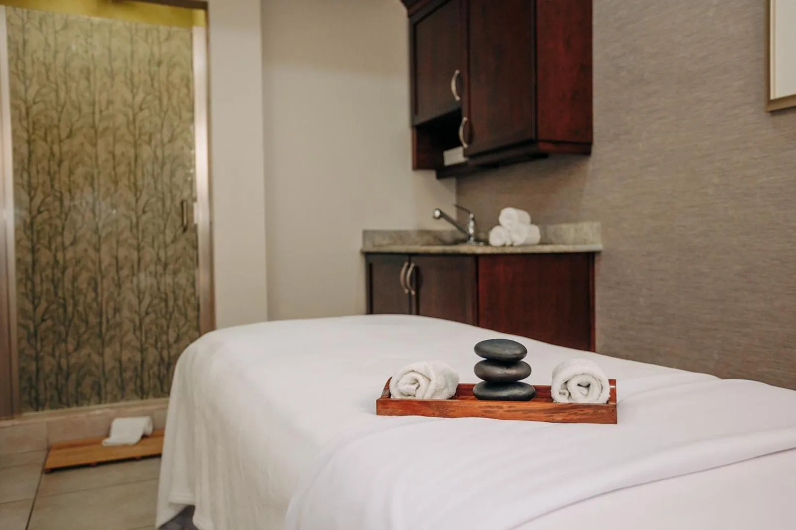 Spa and wellness centre/facilities, Bed in Mission Resort and Club