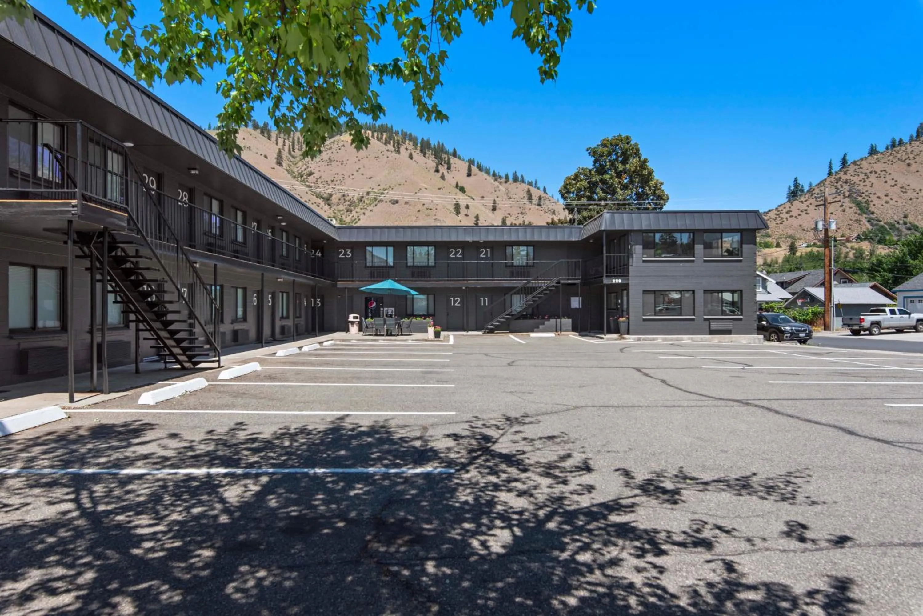 Property building in Cashmere Inn