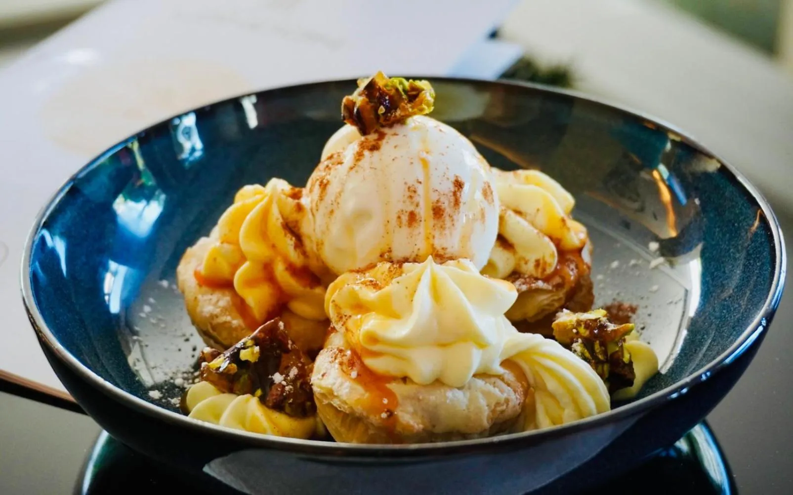 Restaurant/places to eat in Hotel London