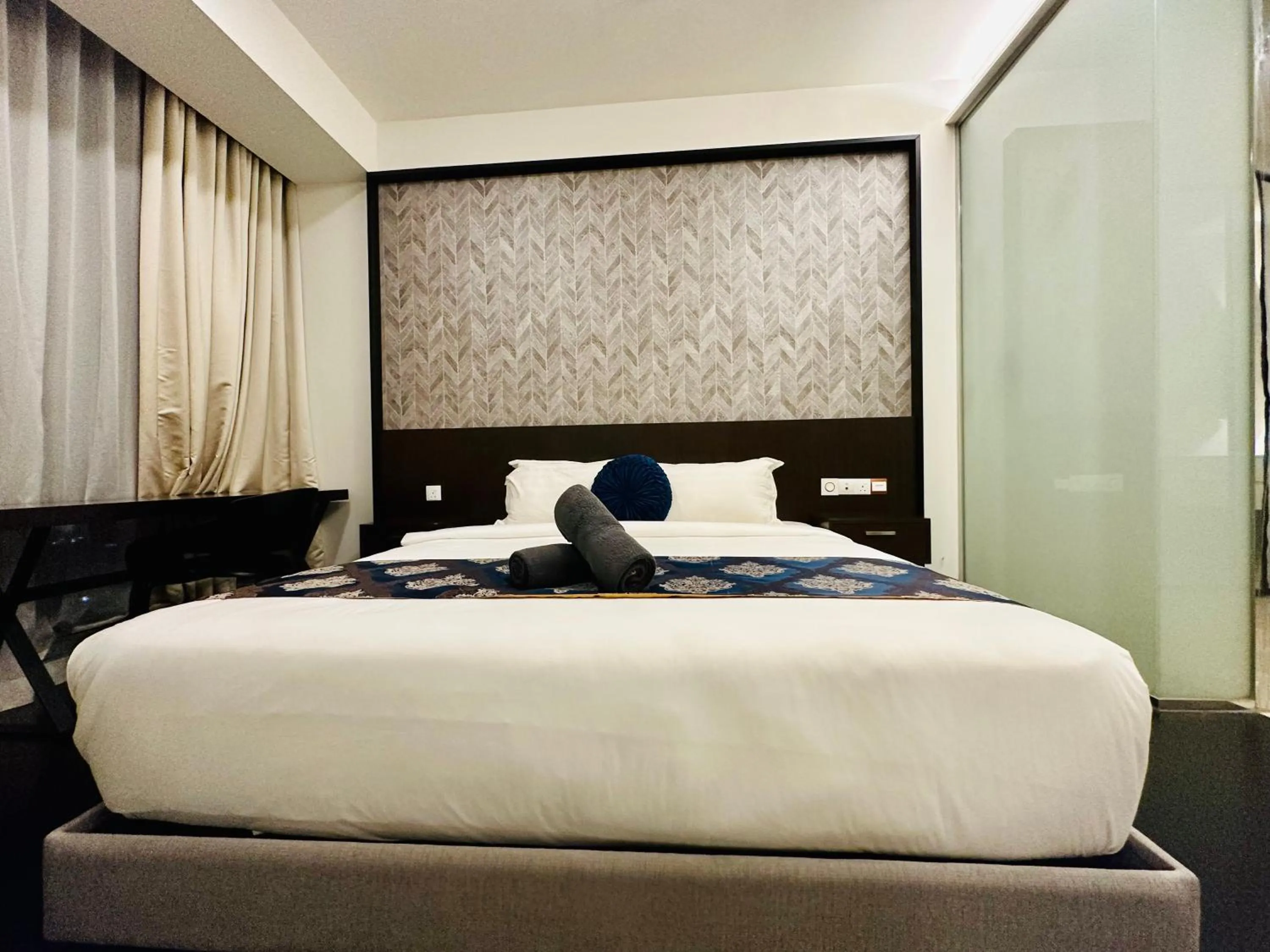 Bed in Tropicana The Residence Klcc By Sky World
