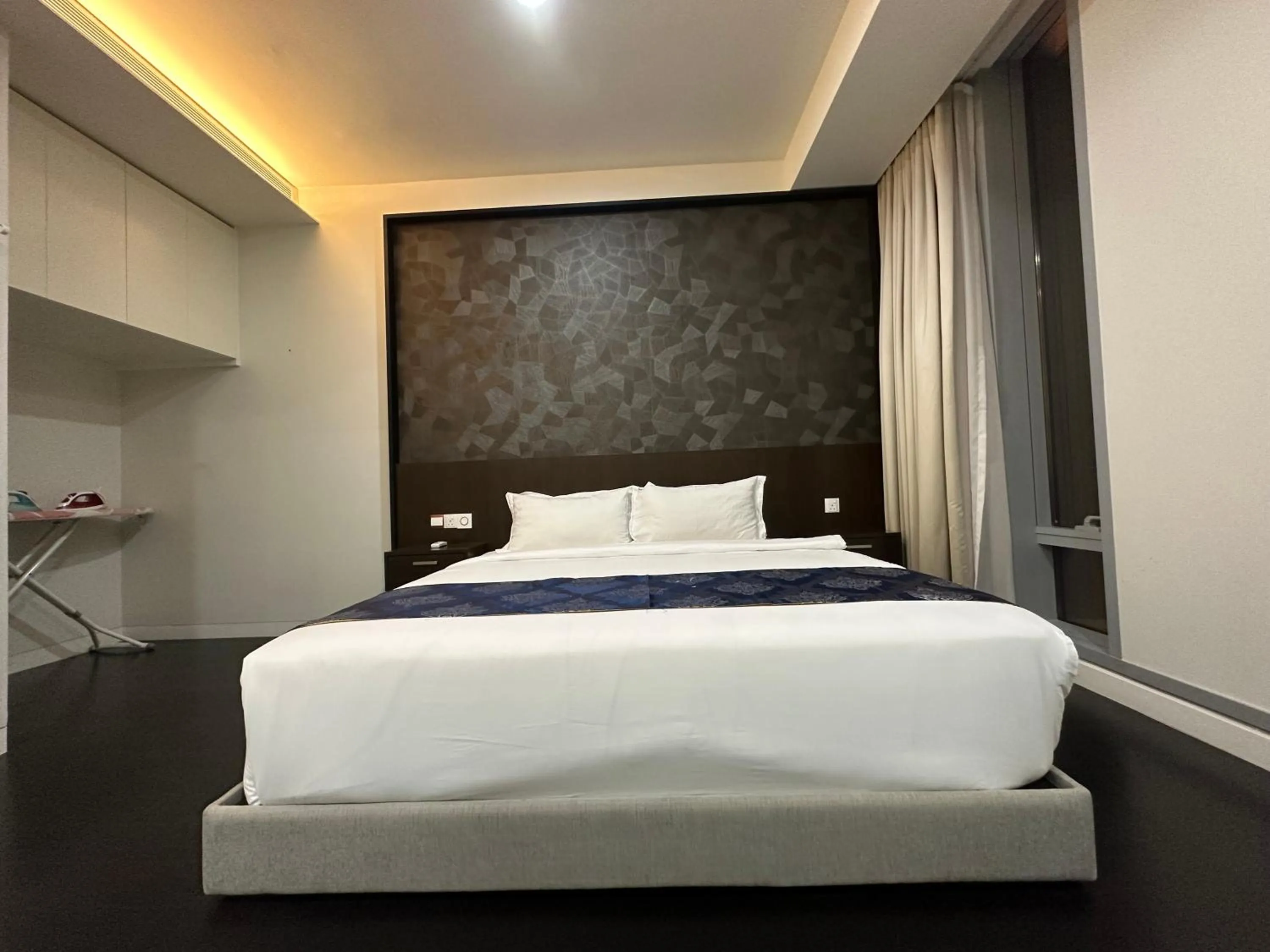 Bed in Tropicana The Residence Klcc By Sky World