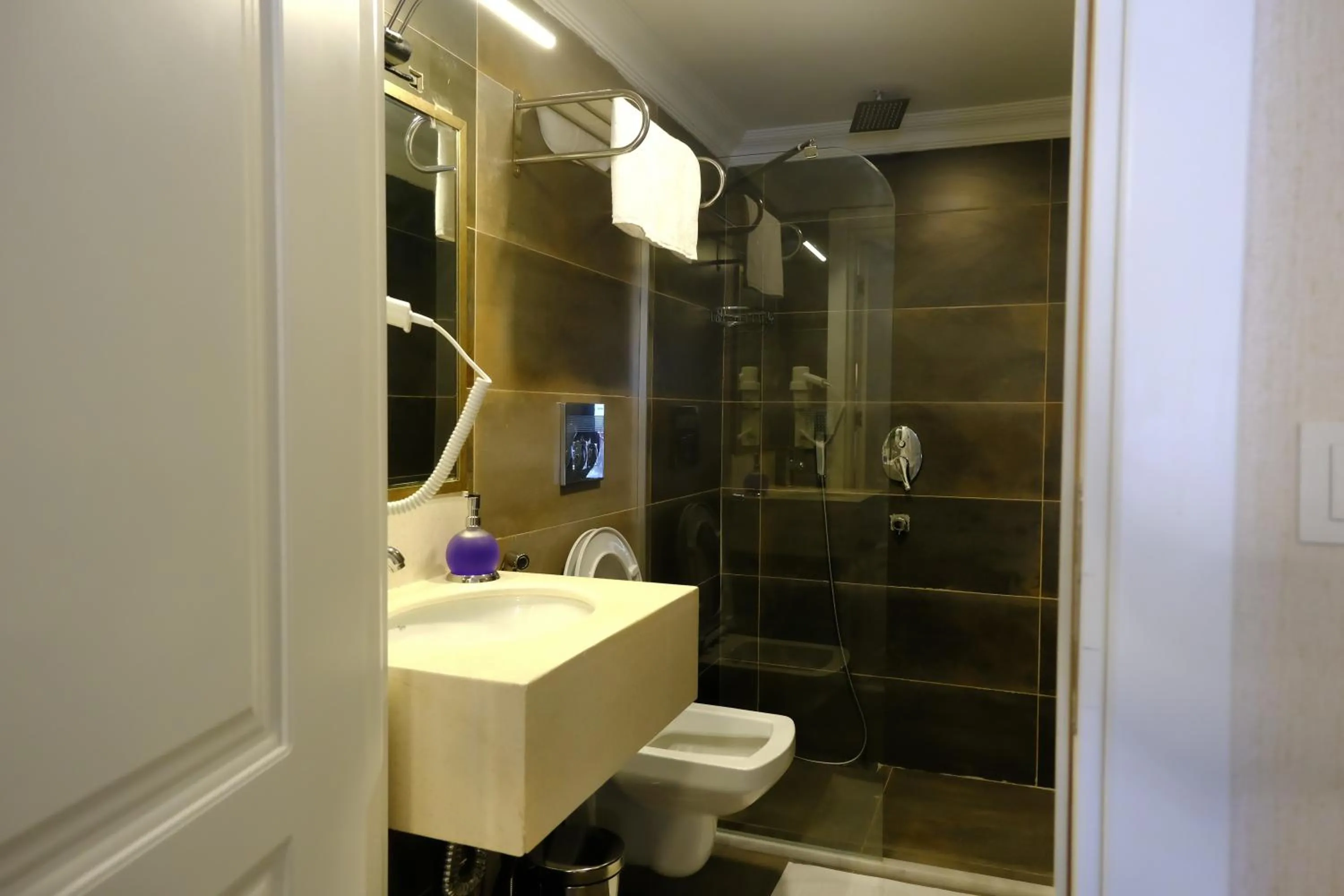 Shower in Olympos Garden Hotel