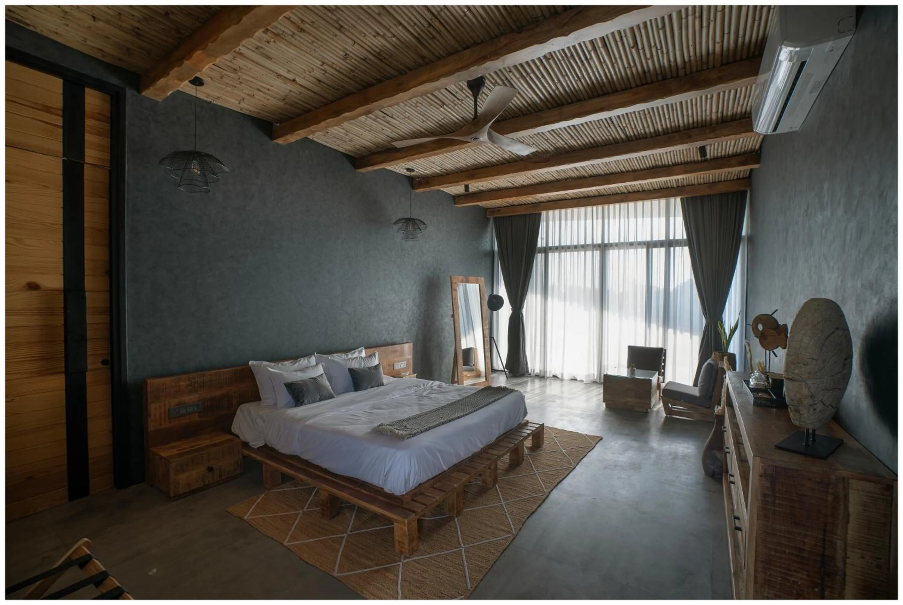 Bed in Casa Concreto- 5-Bedroom Luxury Villa with all weather Pool
