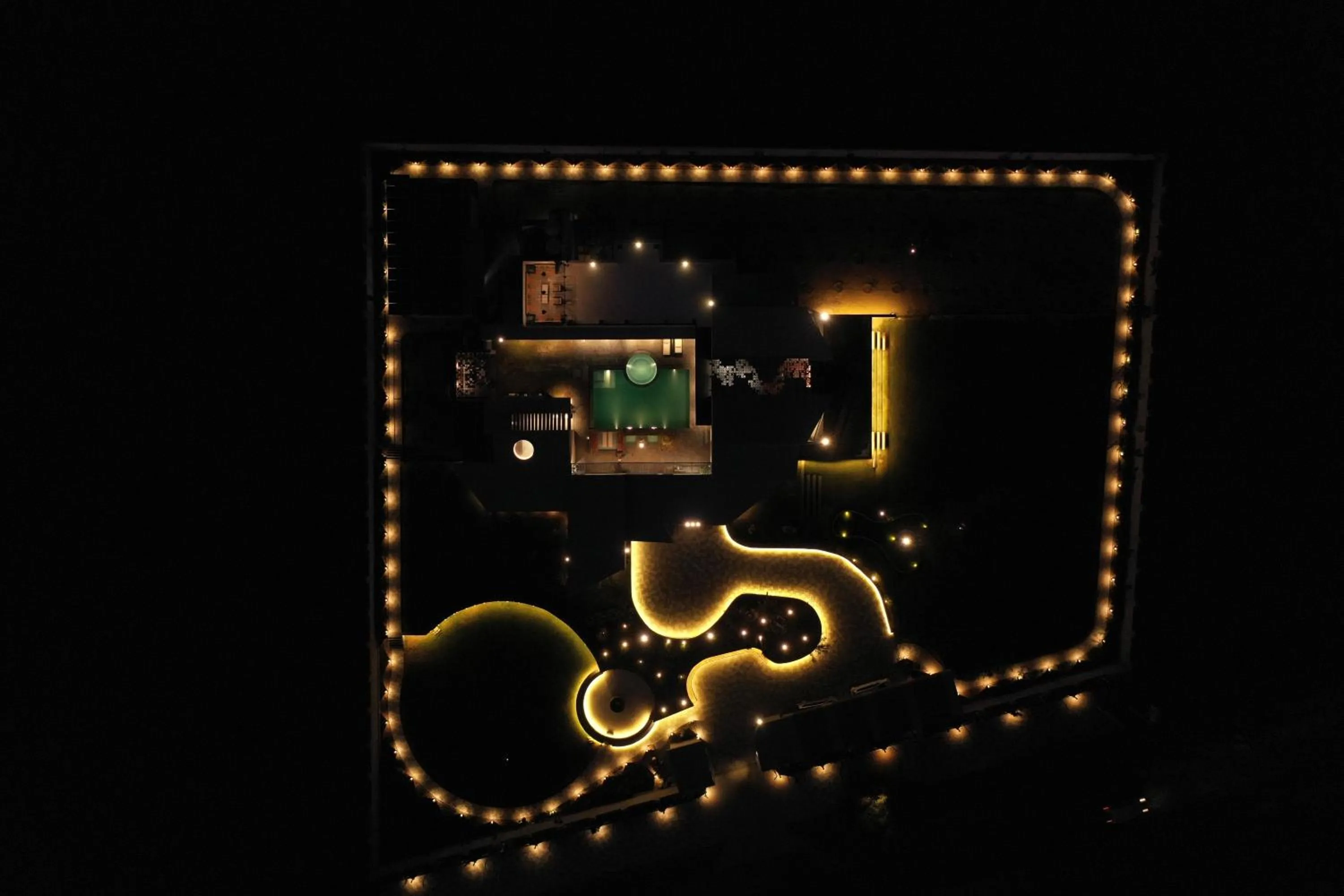 Property building in Casa Concreto- 5-Bedroom Luxury Villa with all weather Pool