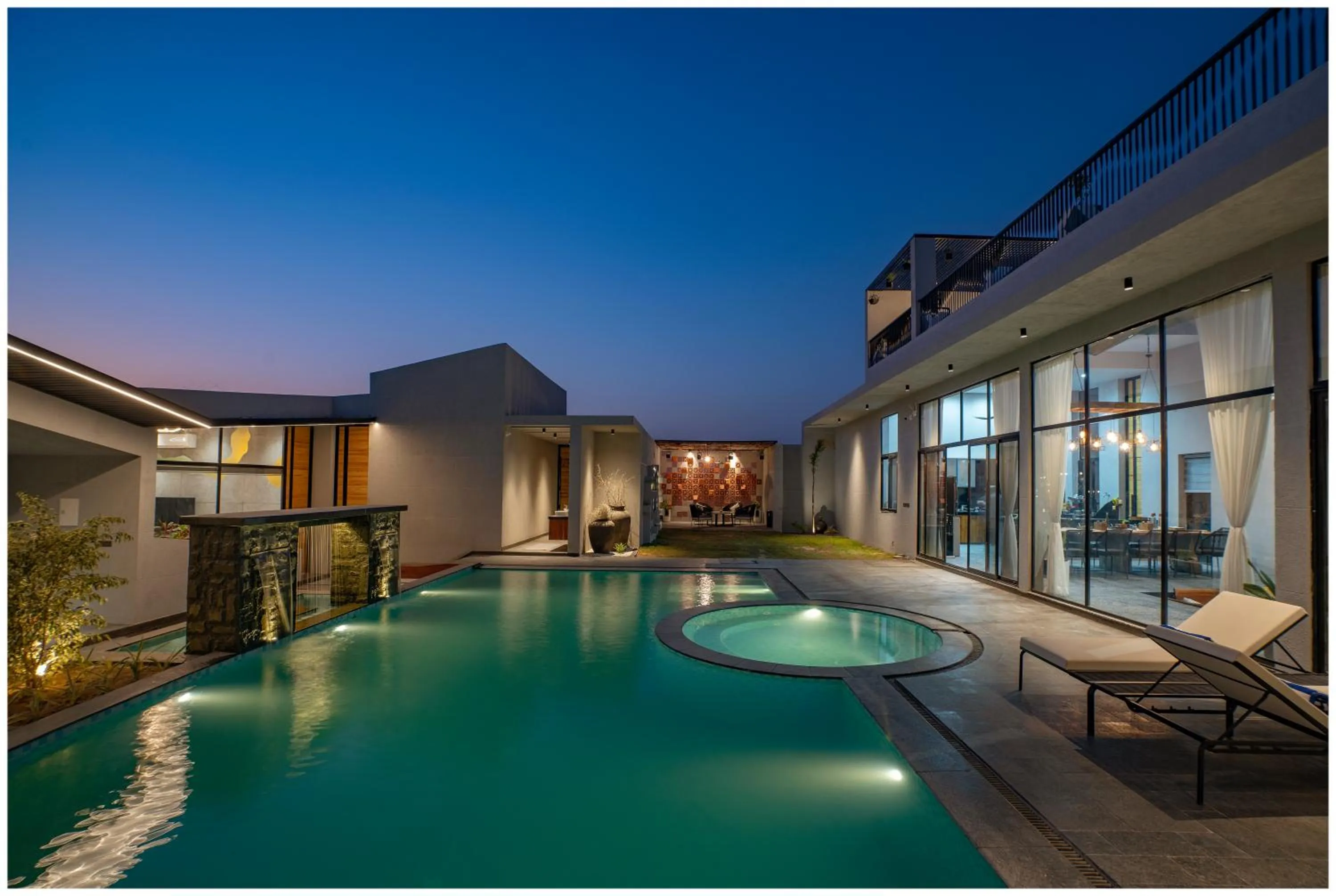 Casa Concreto- 5-Bedroom Luxury Villa with all weather Pool