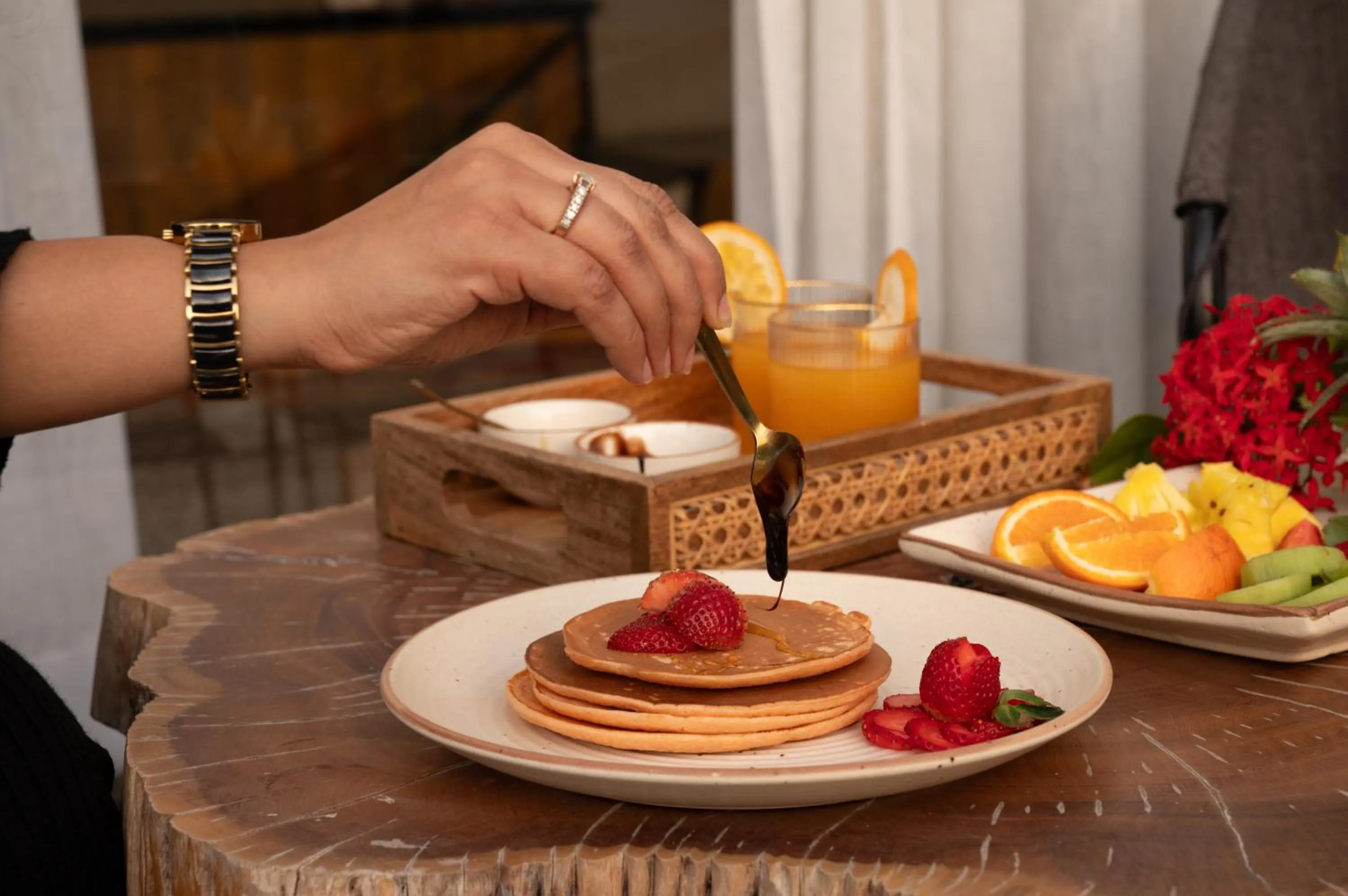 Breakfast in Casa Concreto- 5-Bedroom Luxury Villa with all weather Pool