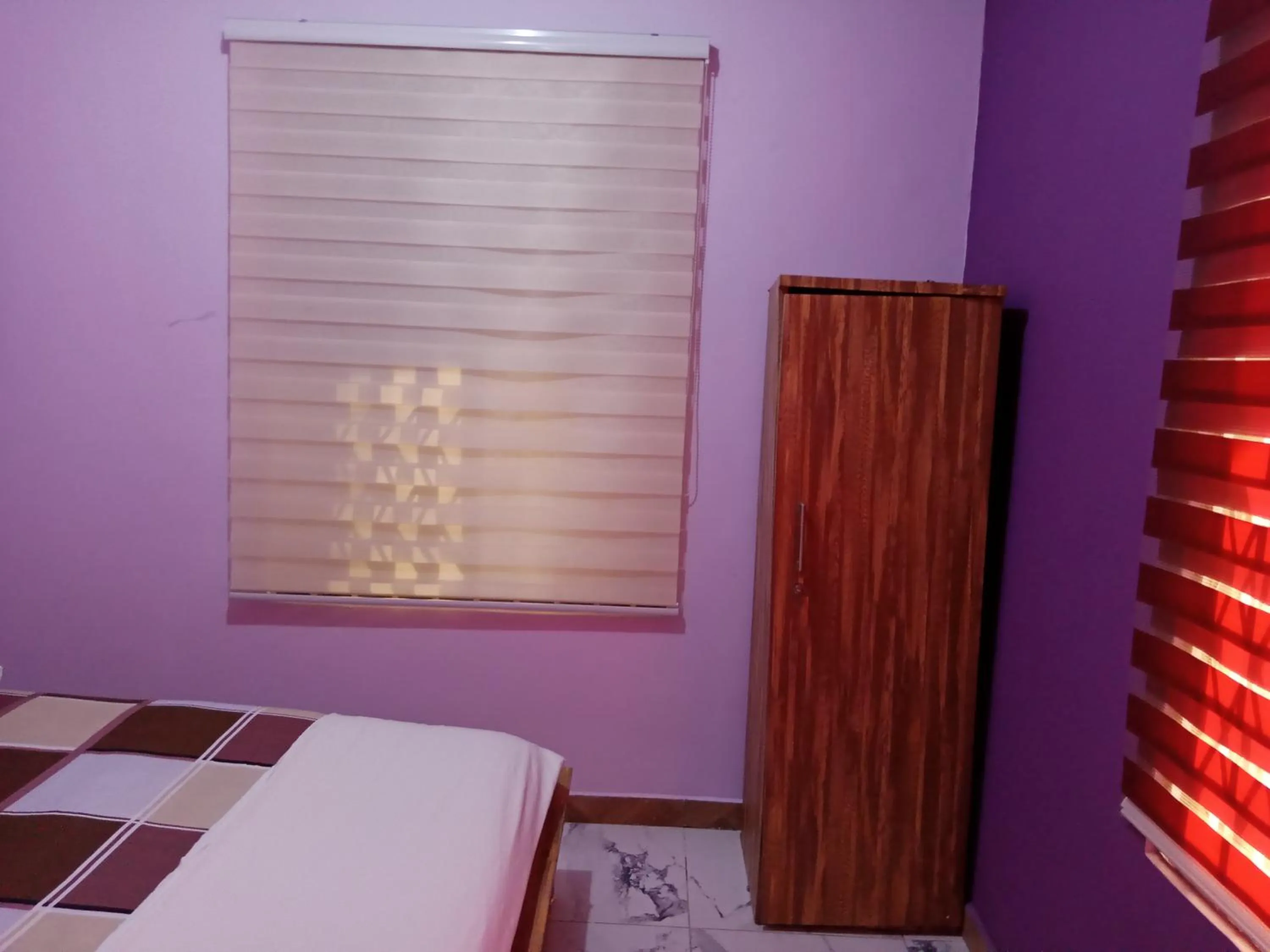 Bed in Dexxy's Palace Hotel