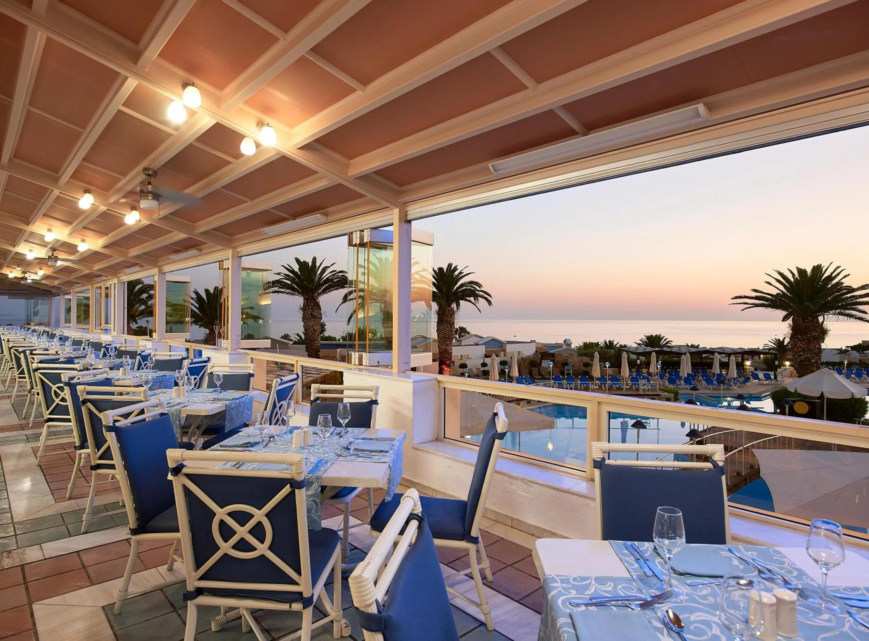 Restaurant/places to eat in Knossos Royal