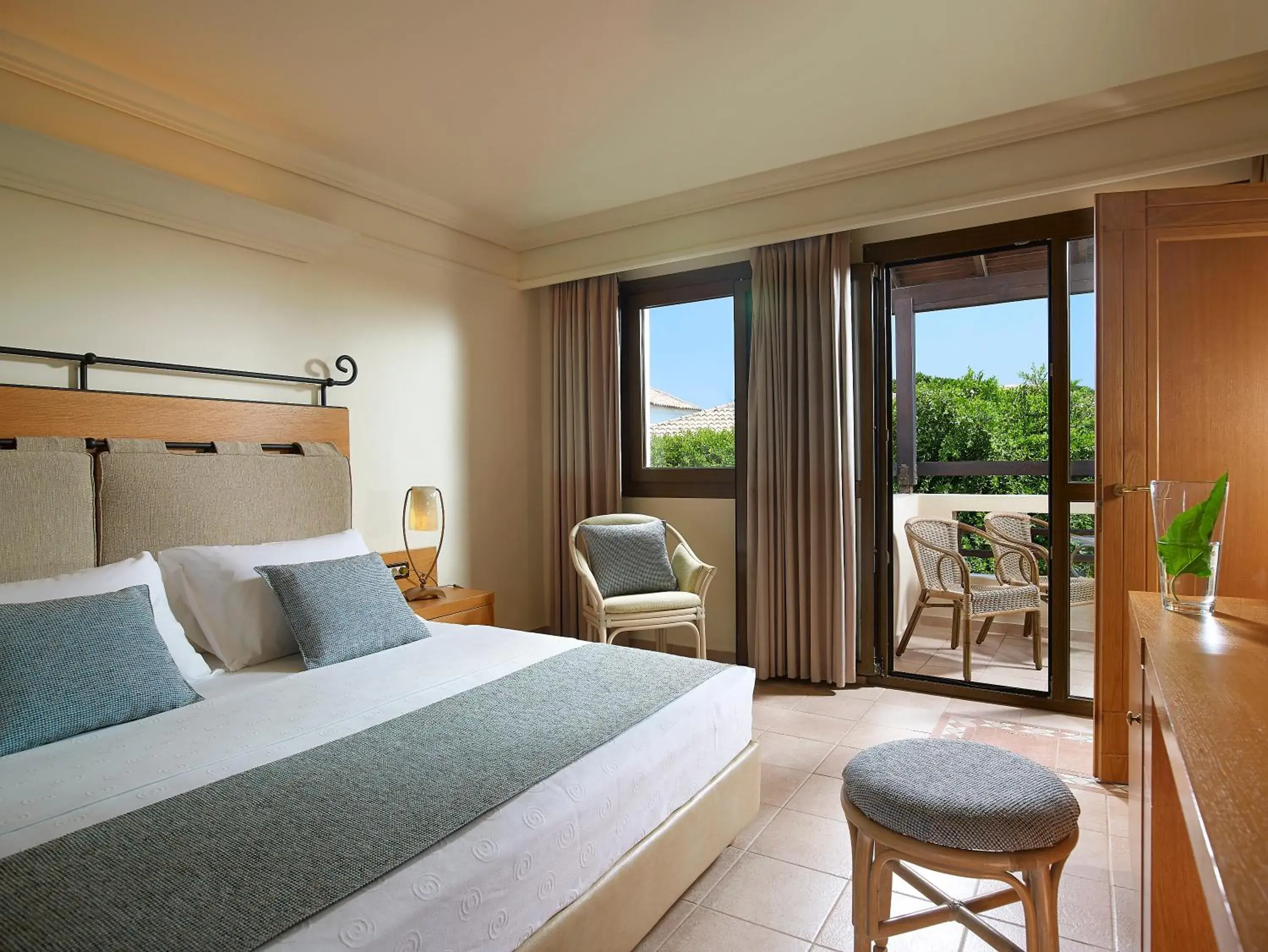 Family Room Garden View in Knossos Royal Family Room Garden View in Knossos Royal