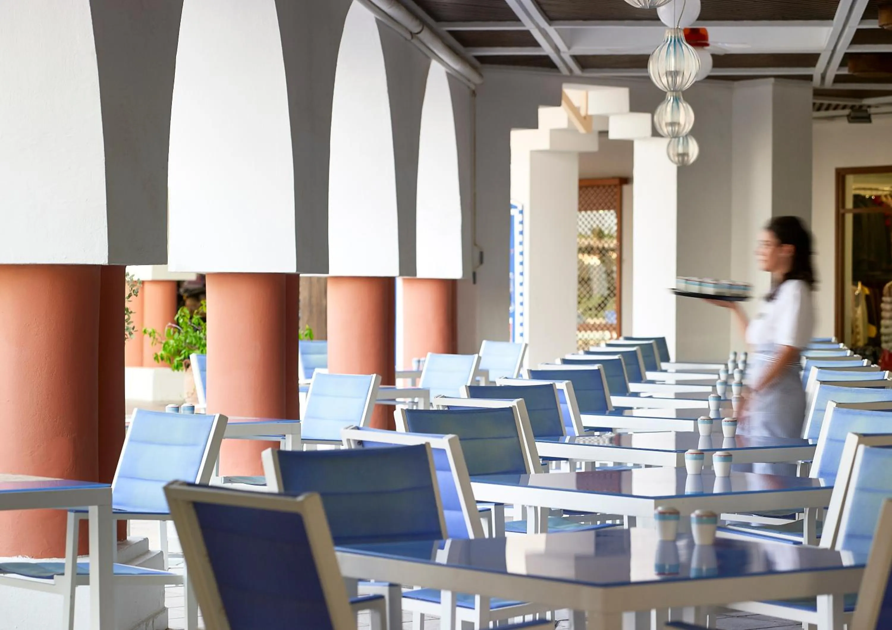 Restaurant/places to eat in Knossos Royal