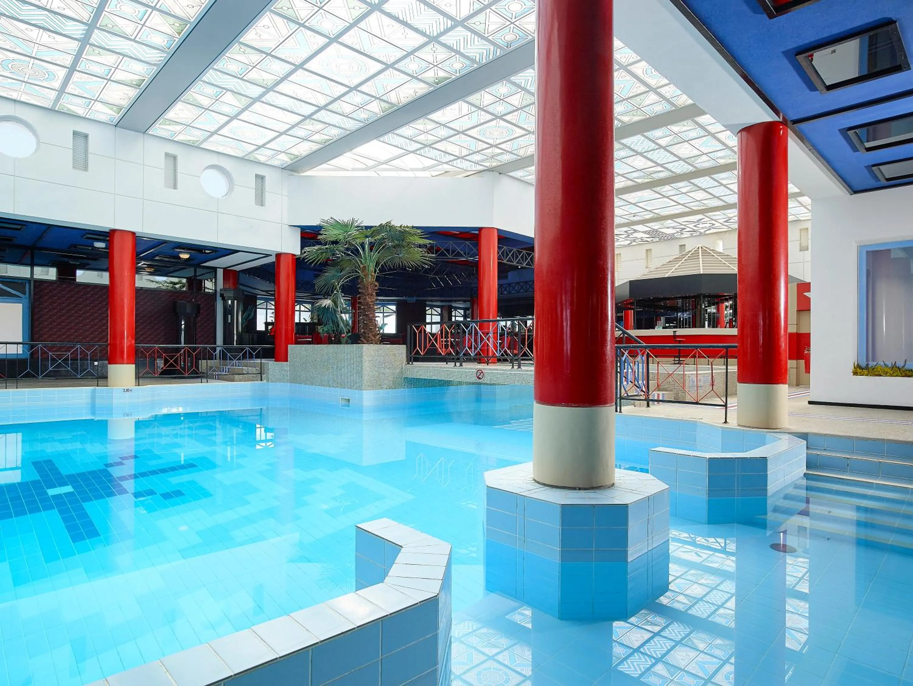 Swimming pool in Knossos Royal