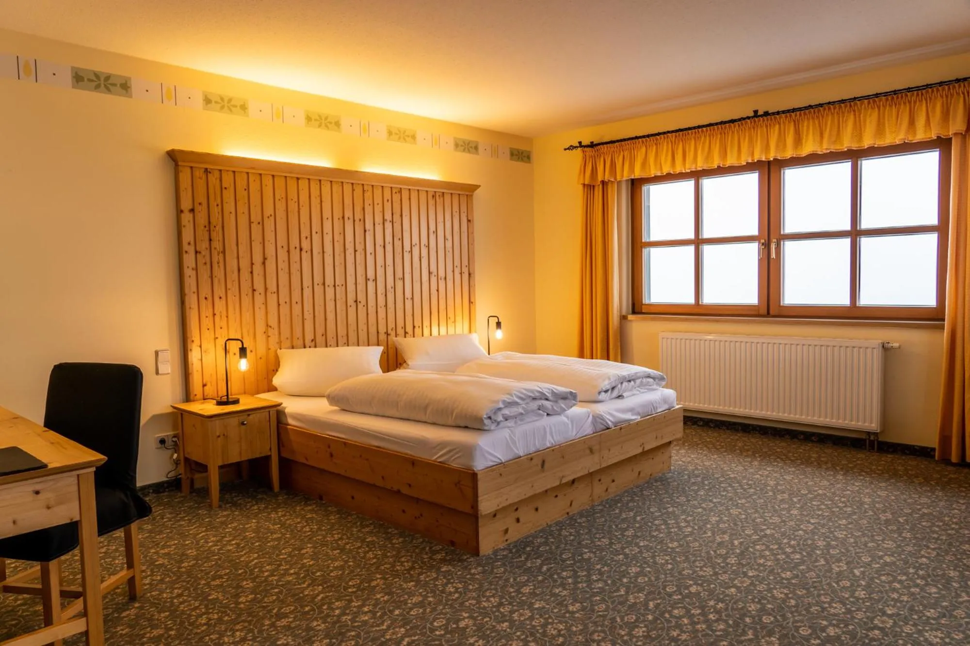 Bedroom, Bed in Hotel Fichtelberghaus - ganz oben im Erzgebirge