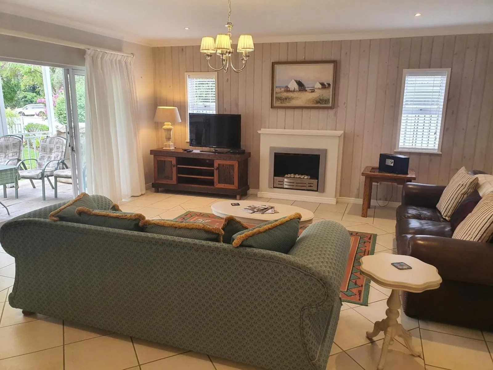 Communal lounge/ TV room in Knysna Self-catering Holiday Home