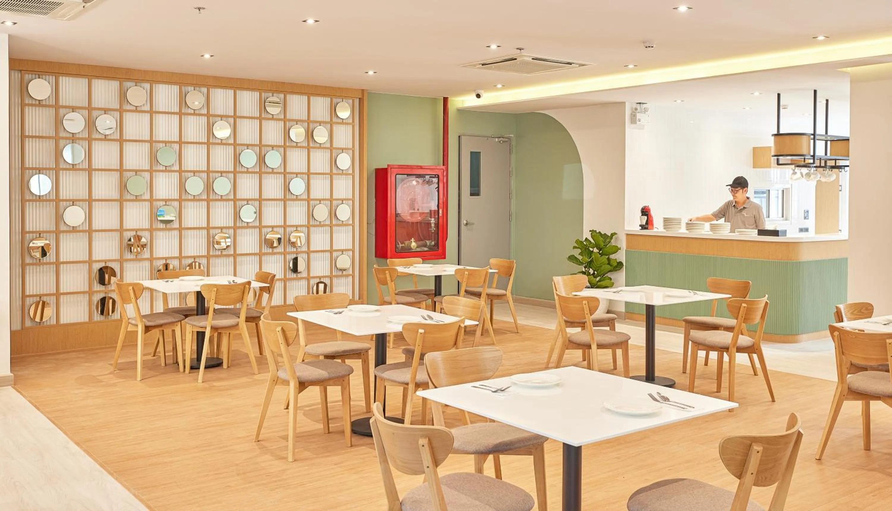 Restaurant/places to eat in Pure Eleven Hotel Bangkok