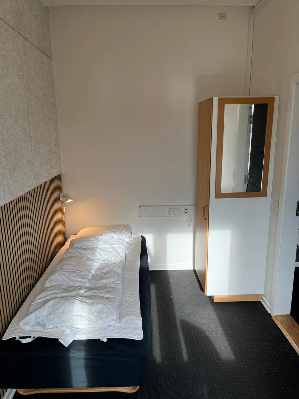 Photo of the whole room, Bed in rooms for rent Andersen Invest