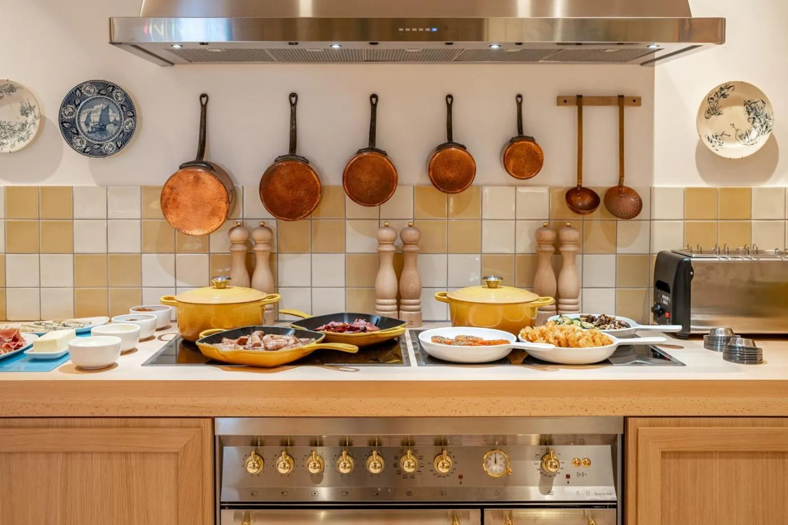 Food and drinks in Villa Camille Hotel & Spa