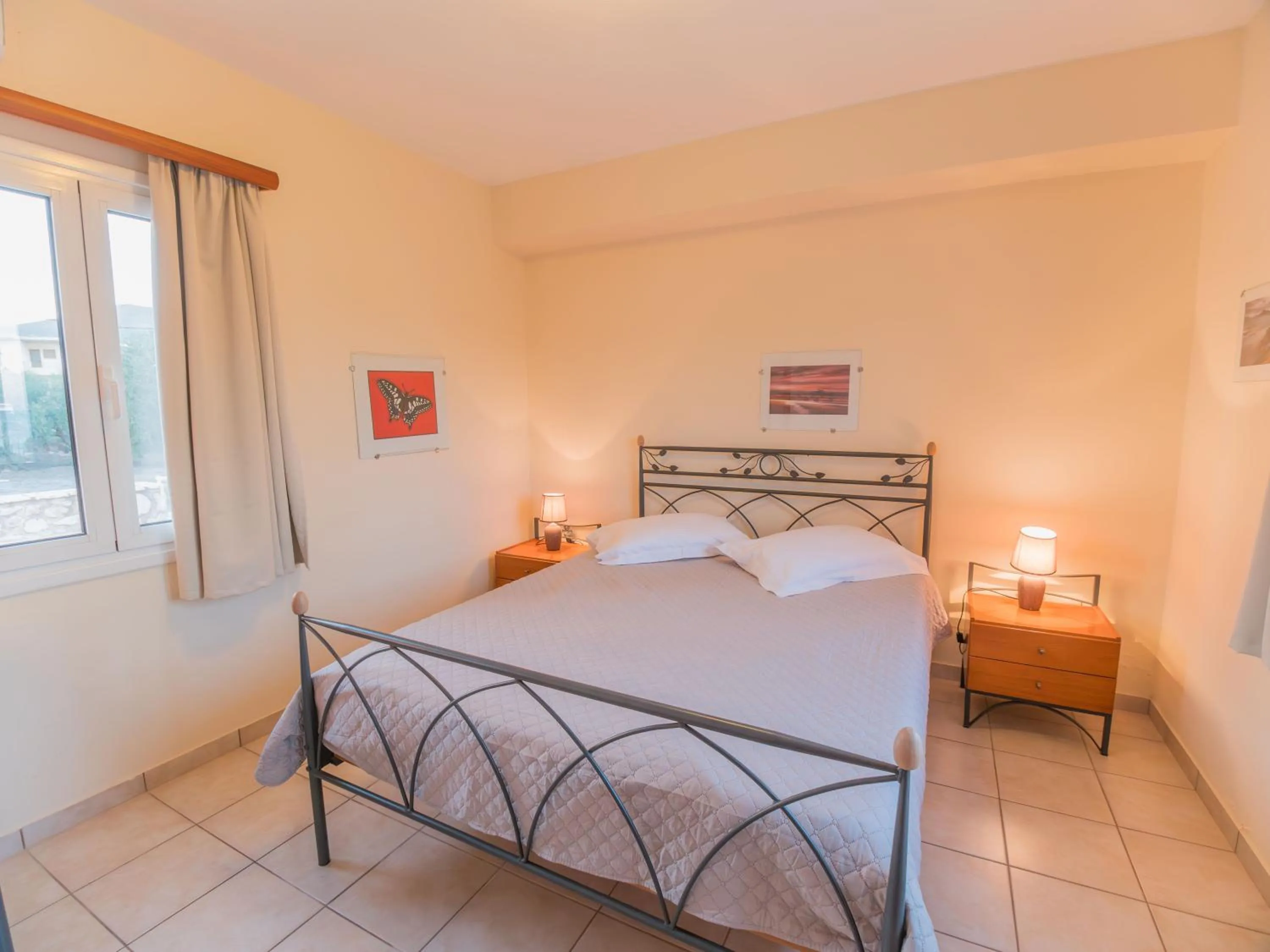 Bed in Apartments Hotel & Studios, Xifoupolis