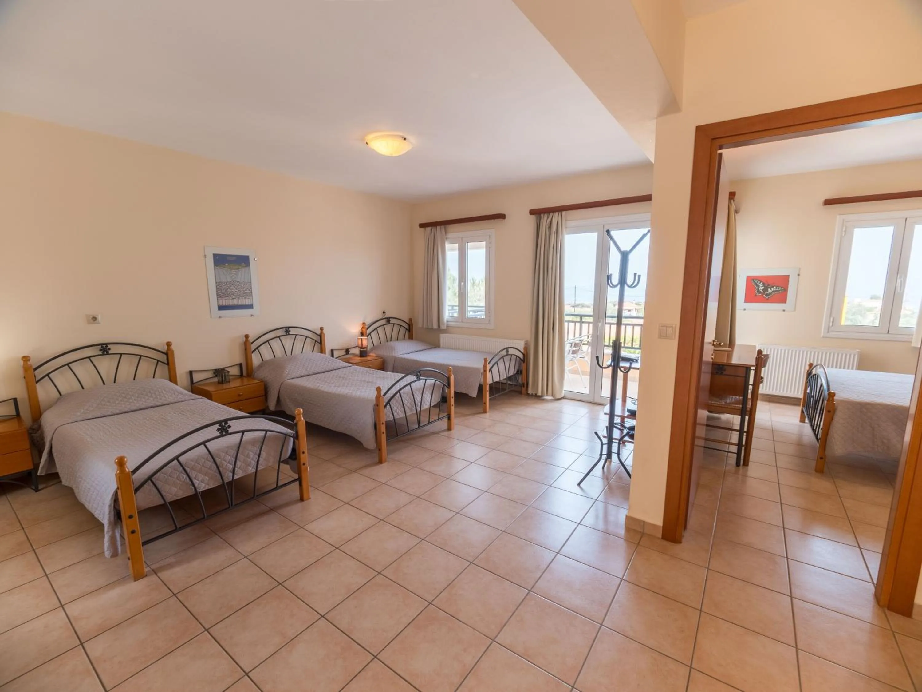 Bed in Apartments Hotel & Studios, Xifoupolis