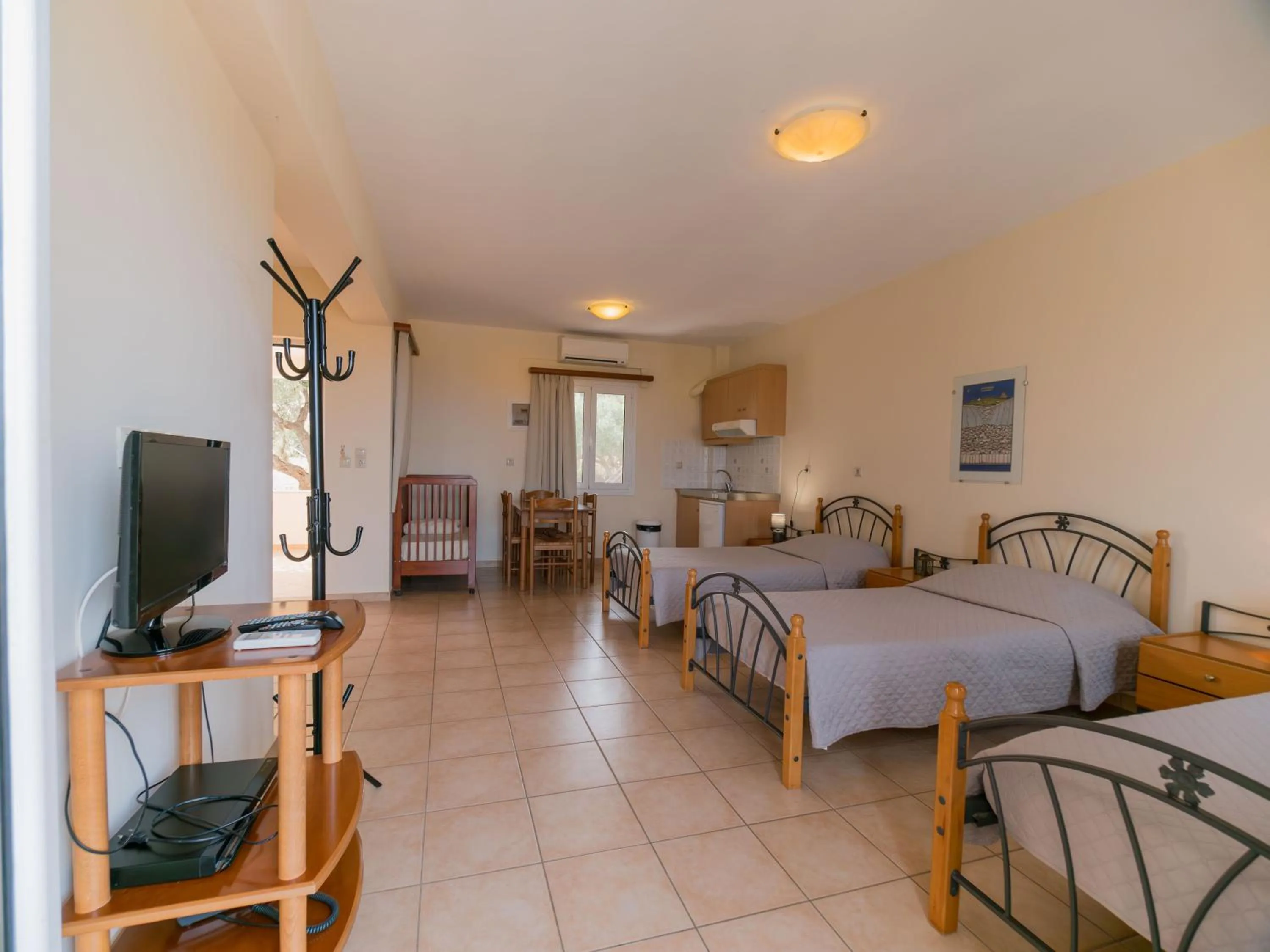 Bed in Apartments Hotel & Studios, Xifoupolis