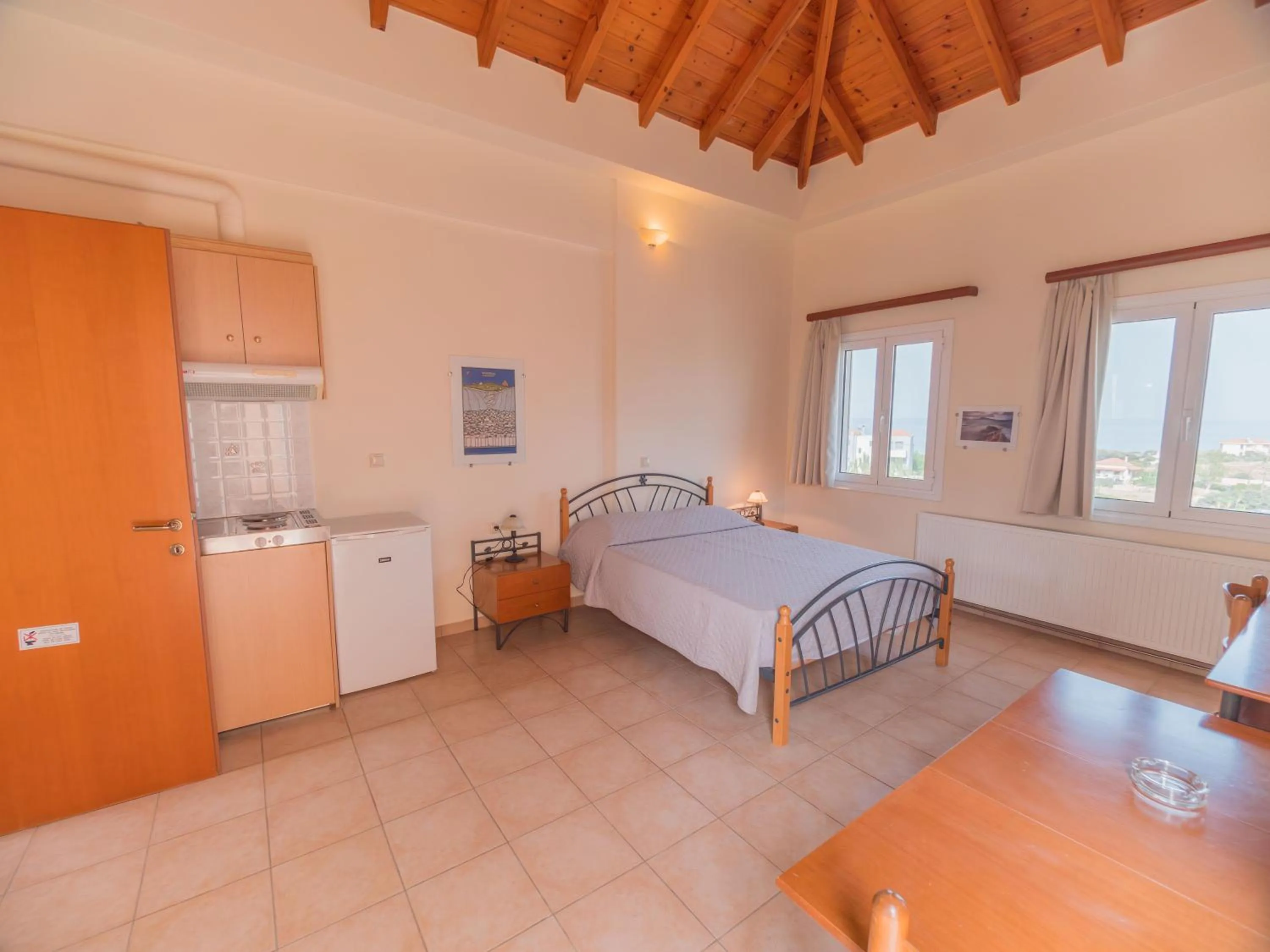 Bed in Apartments Hotel & Studios, Xifoupolis