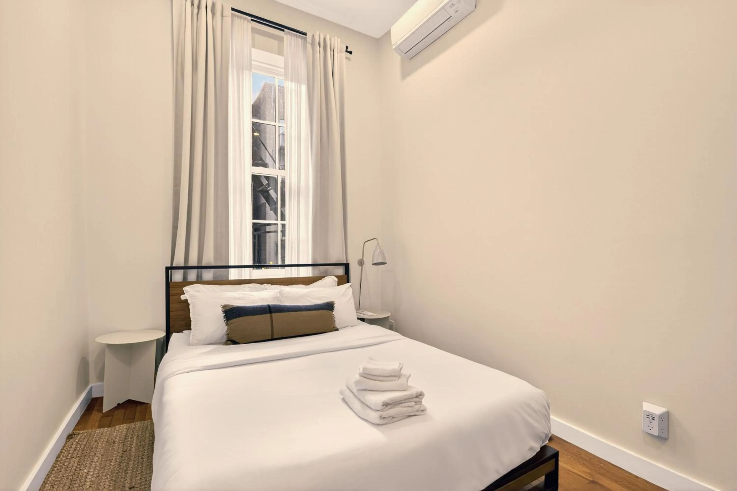 Bedroom, Bed in Outsite Chelsea