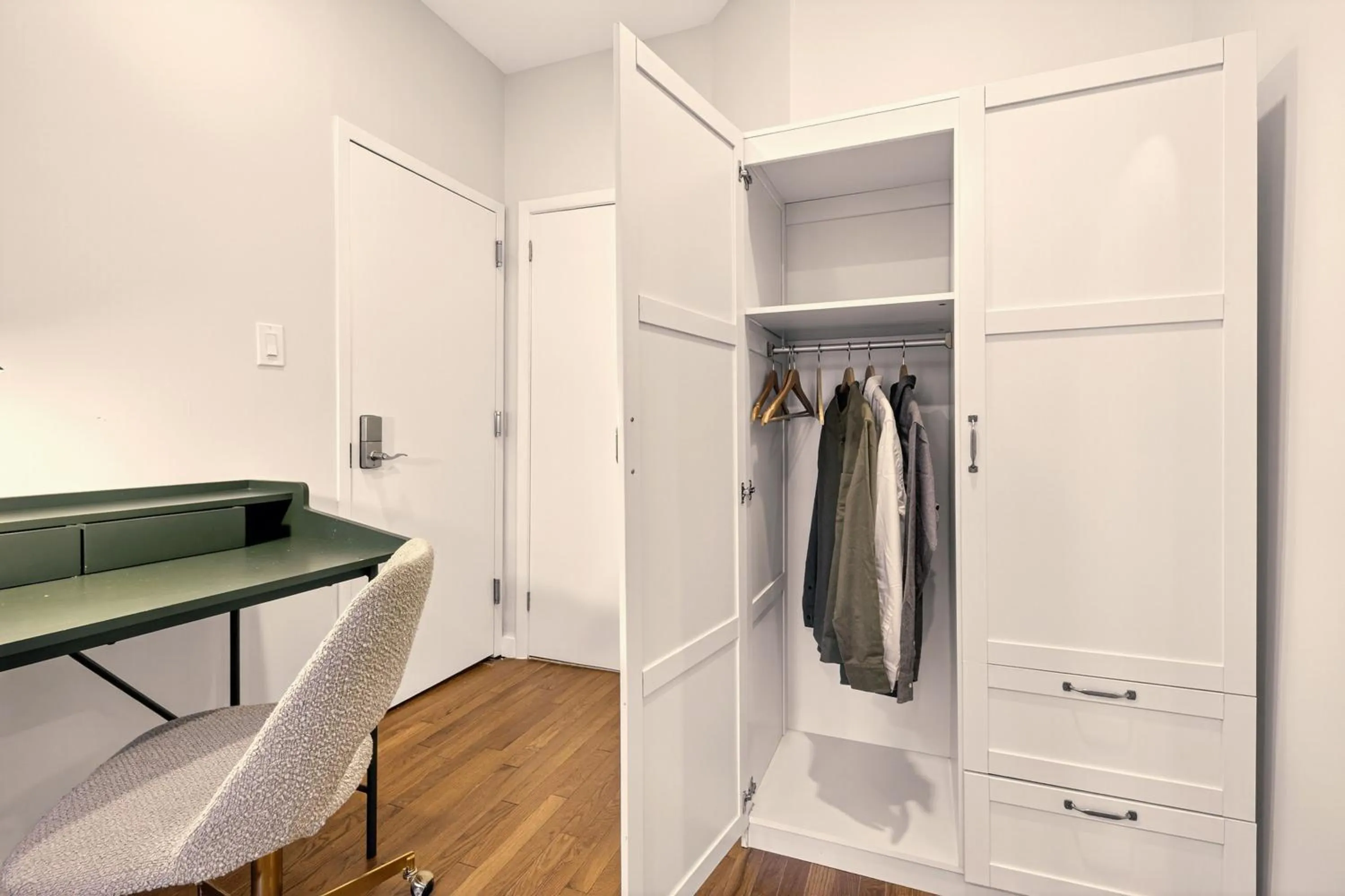 wardrobe in Outsite Chelsea