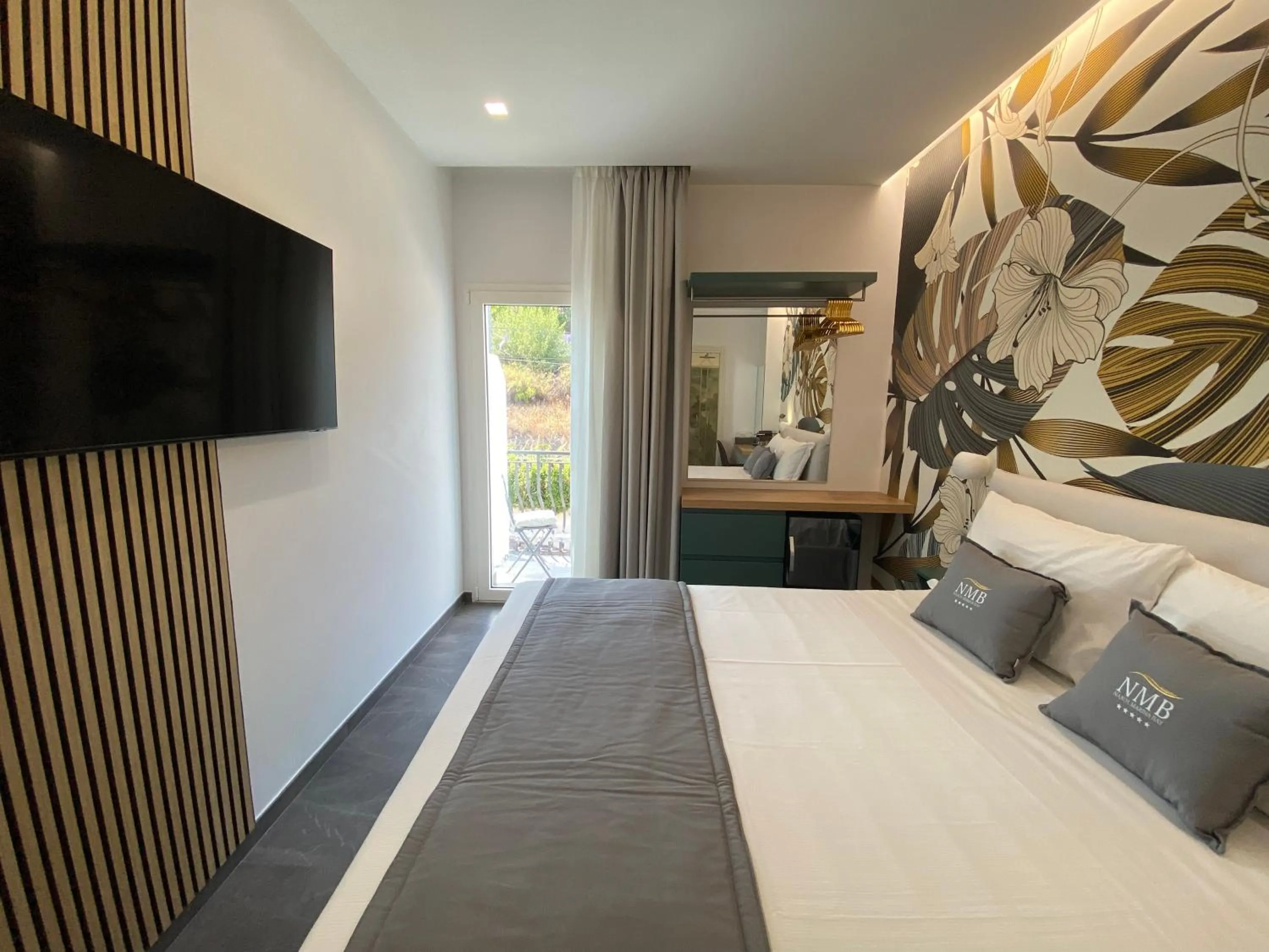 Bed in Naxos Marina Bay