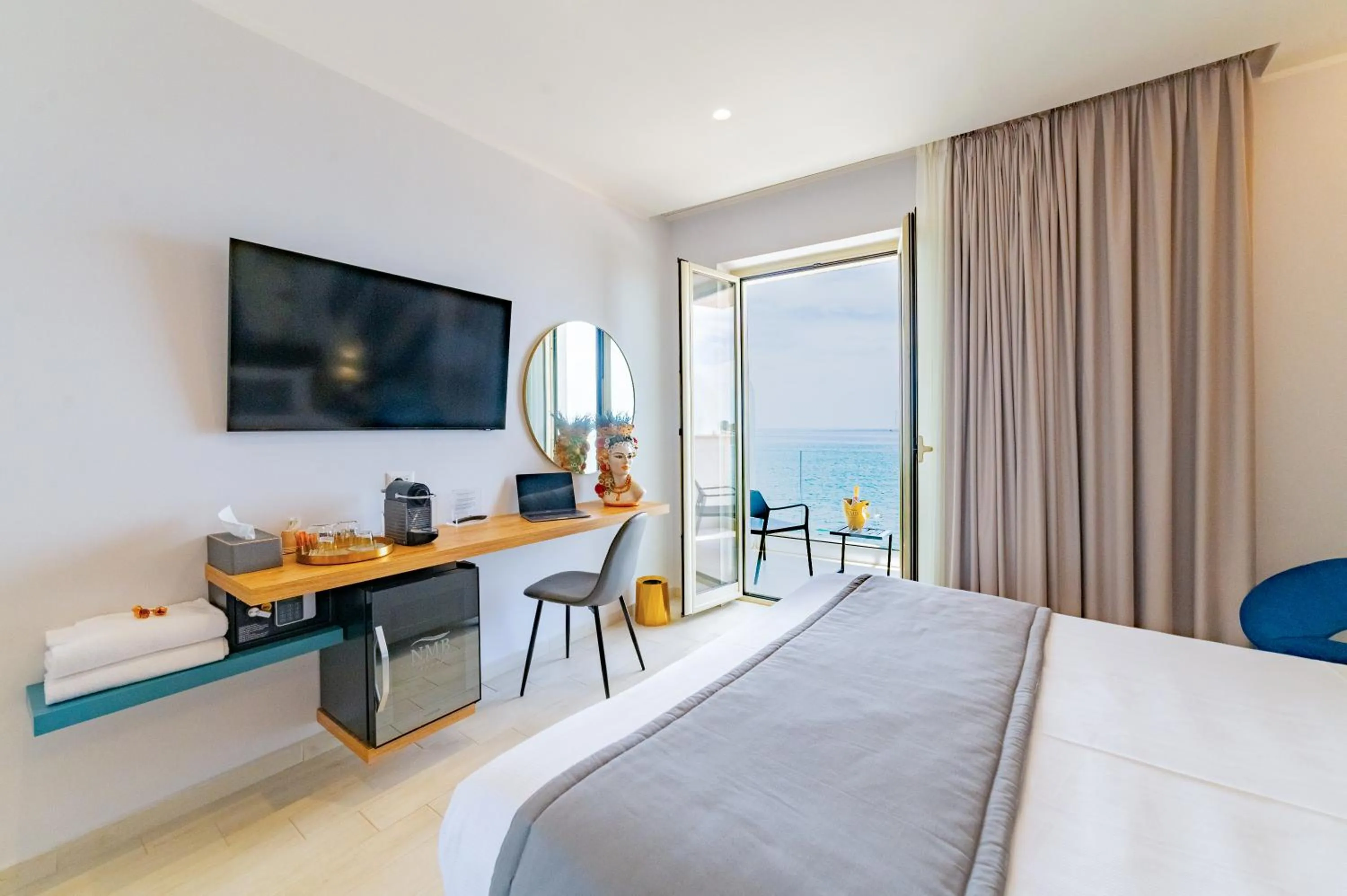 Bed in Naxos Marina Bay