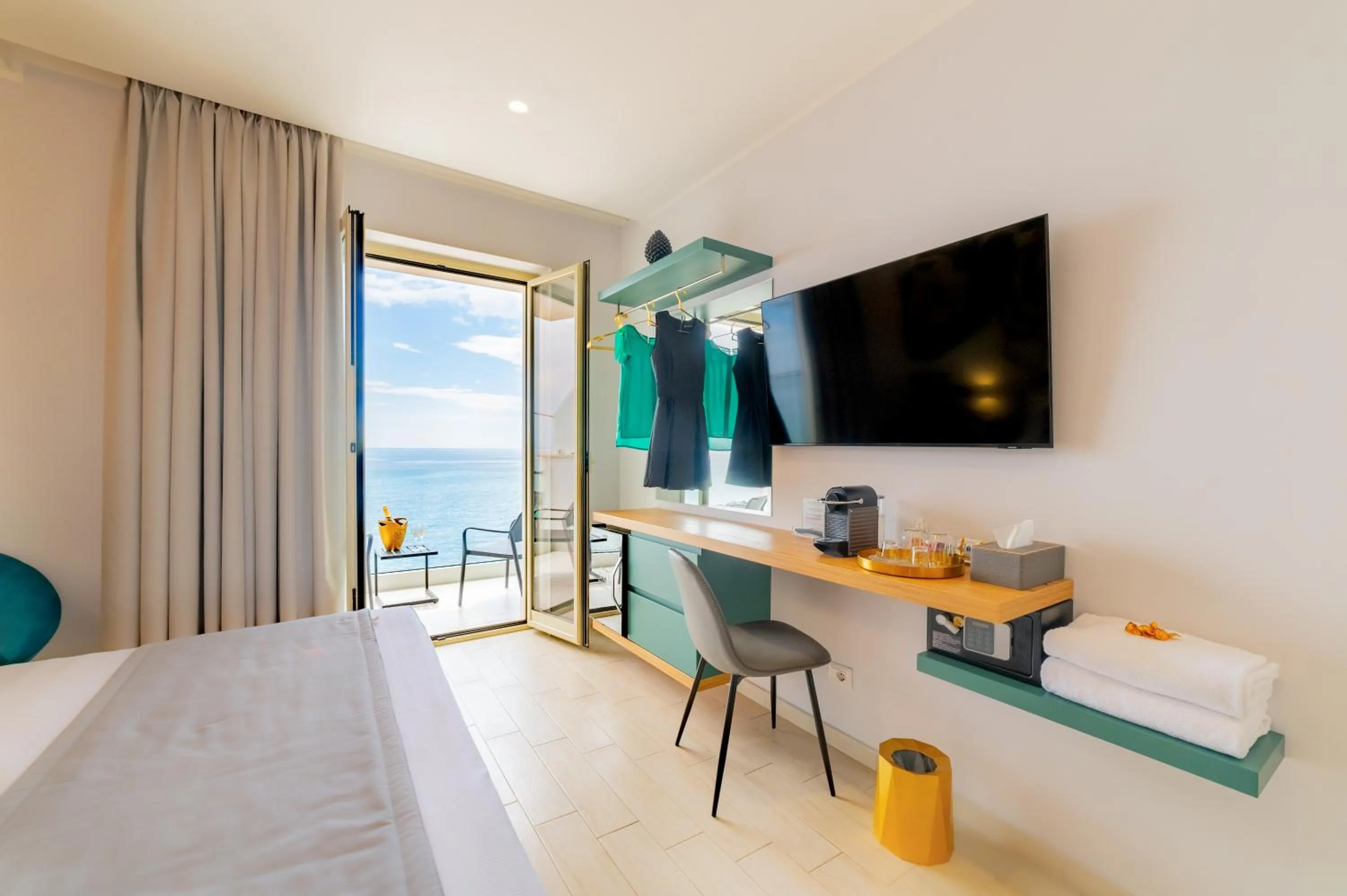 Bed in Naxos Marina Bay