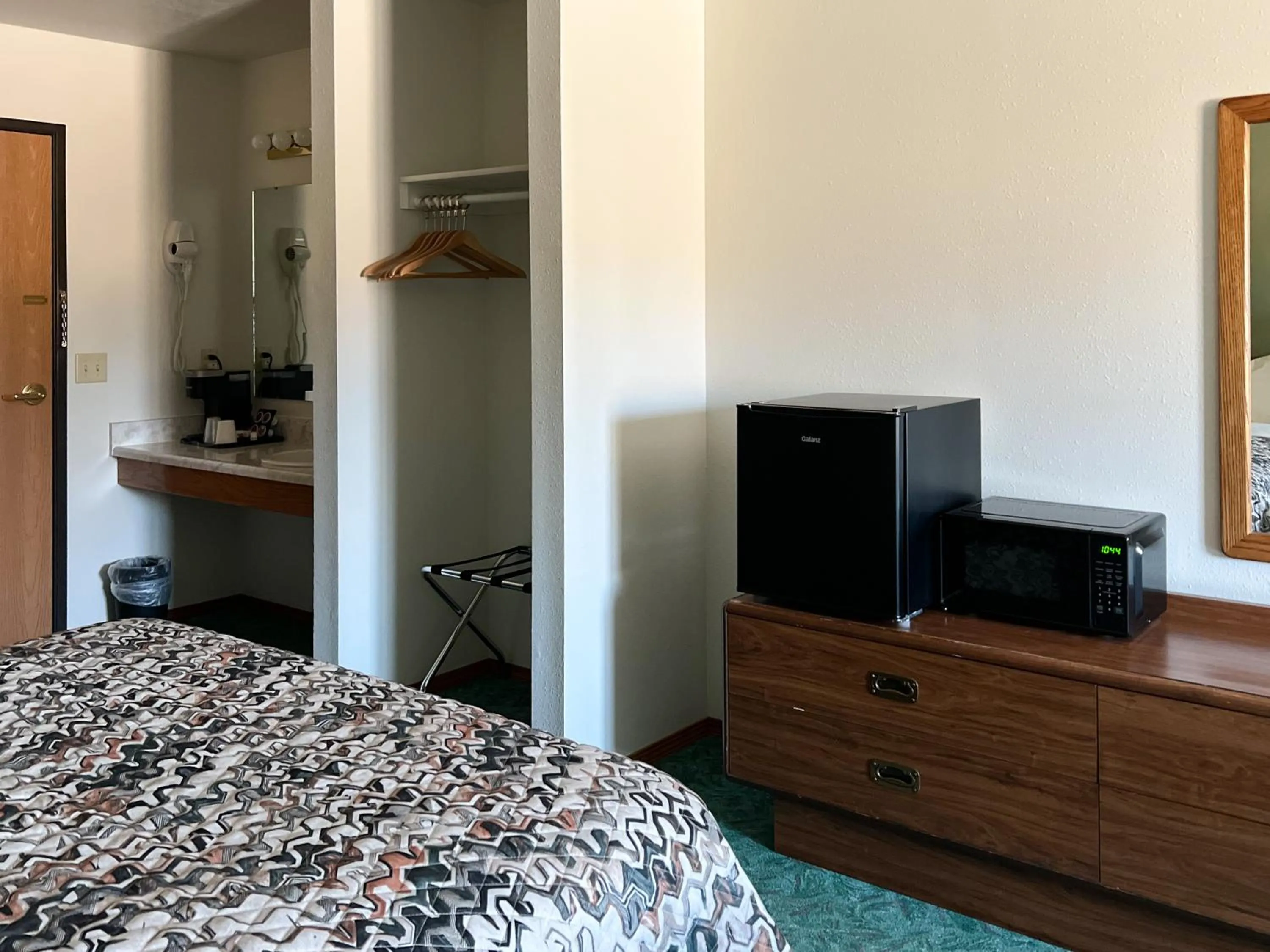 Bed in The Trail Inn - Sutton, Nebraska - US-6 HWY