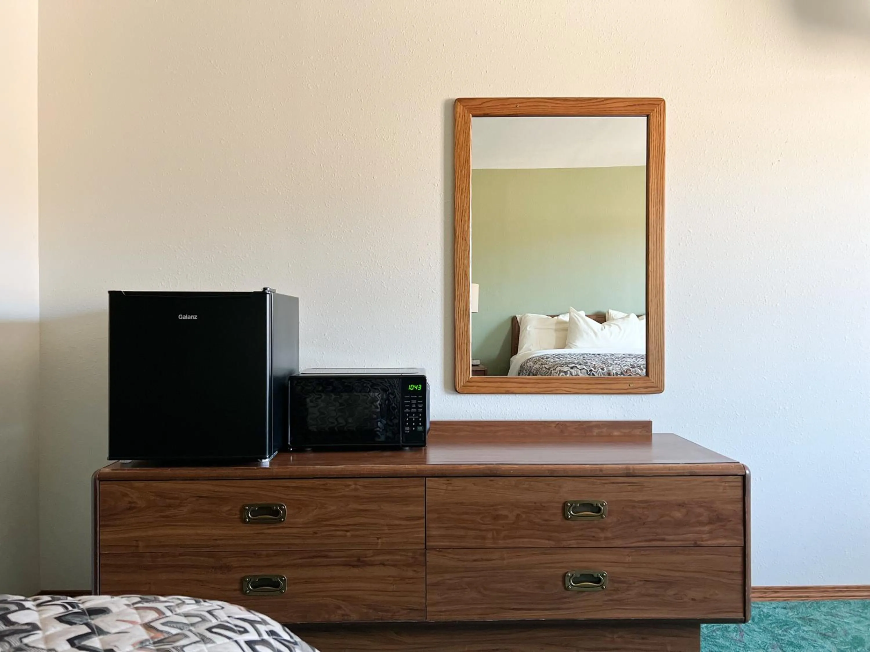 Bed in The Trail Inn - Sutton, Nebraska - US-6 HWY