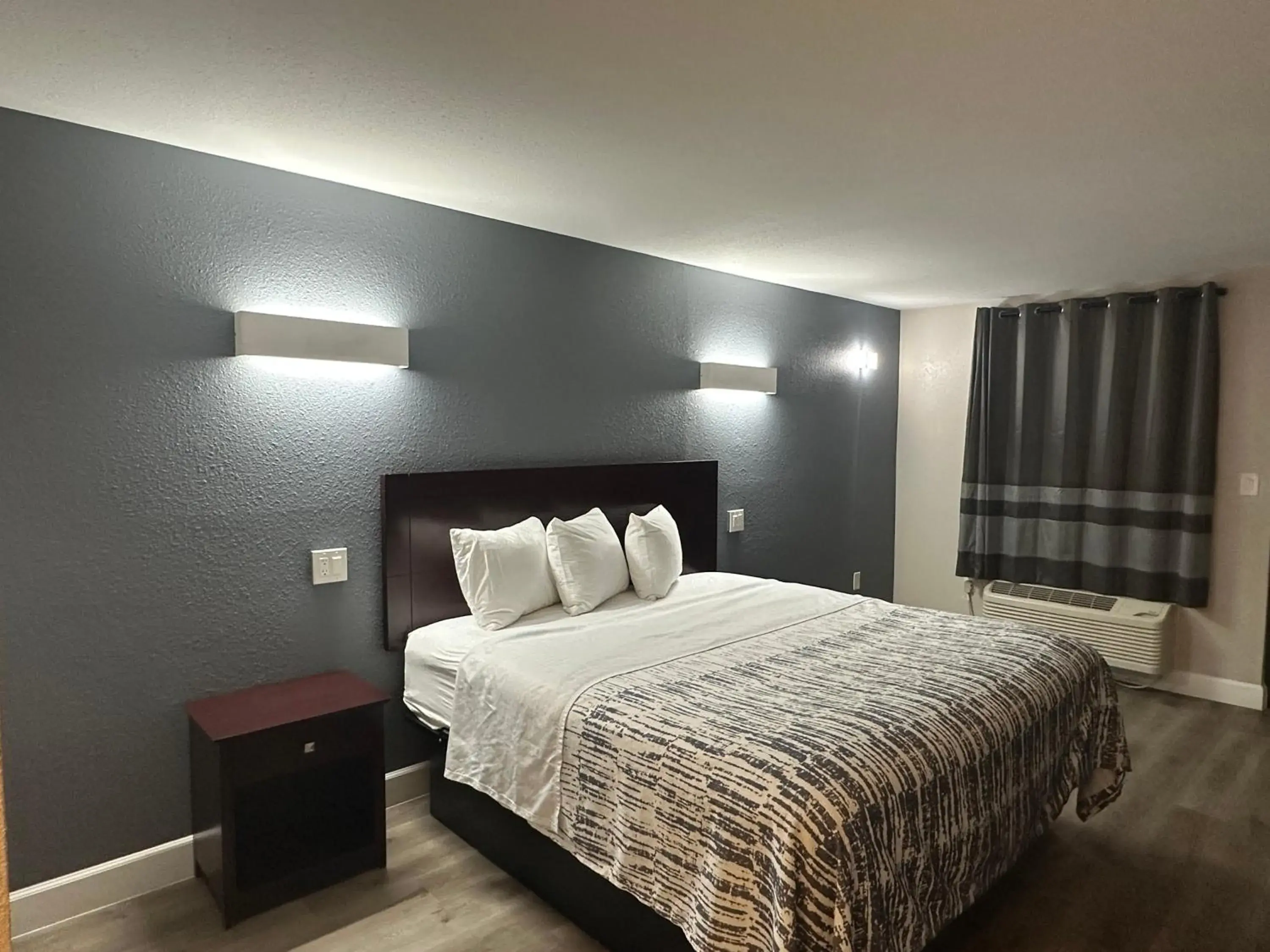 Deluxe King Room - Non-Smoking in Hotel Casa by Arya Deluxe King Room - Non-Smoking in Hotel Casa by Arya