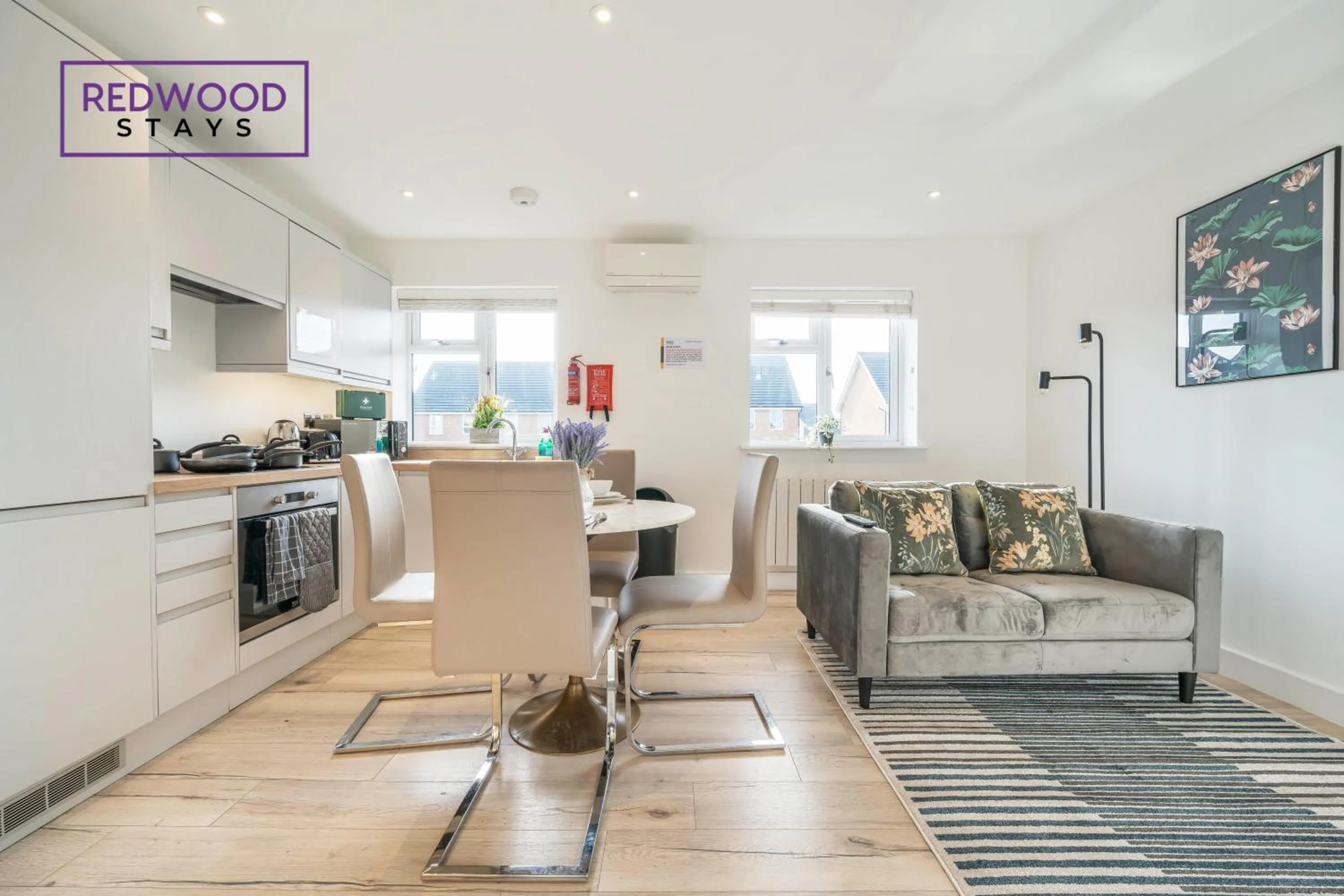 Kitchen or kitchenette in Modern Serviced Apartments For Contractors & Families with Free Parking, WiFi & Netflix By Redwood Stays