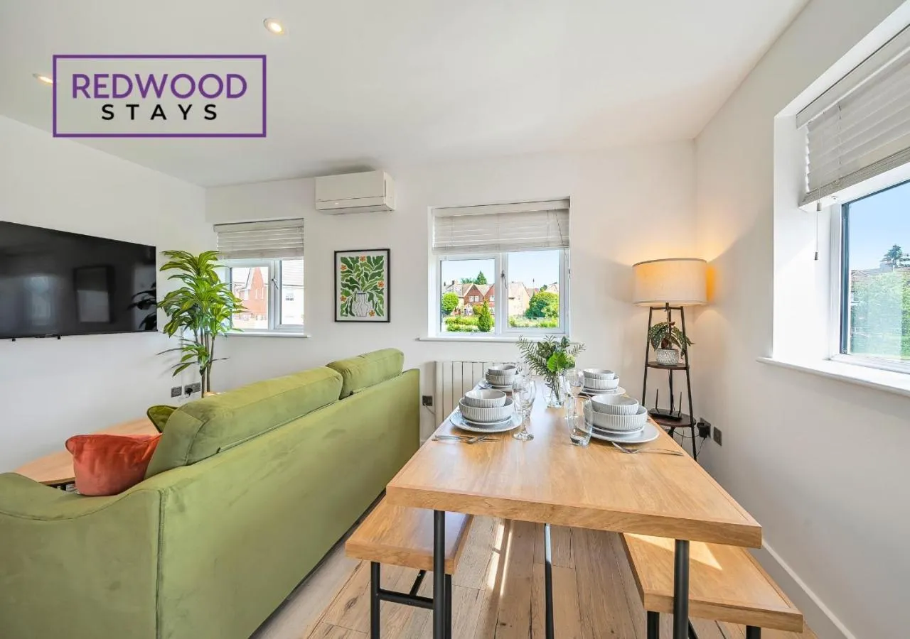 Living room in Modern Serviced Apartments For Contractors & Families with Free Parking, WiFi & Netflix By Redwood Stays