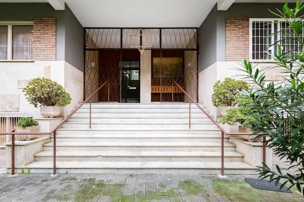 Exclusive Apartment in Eur Lake