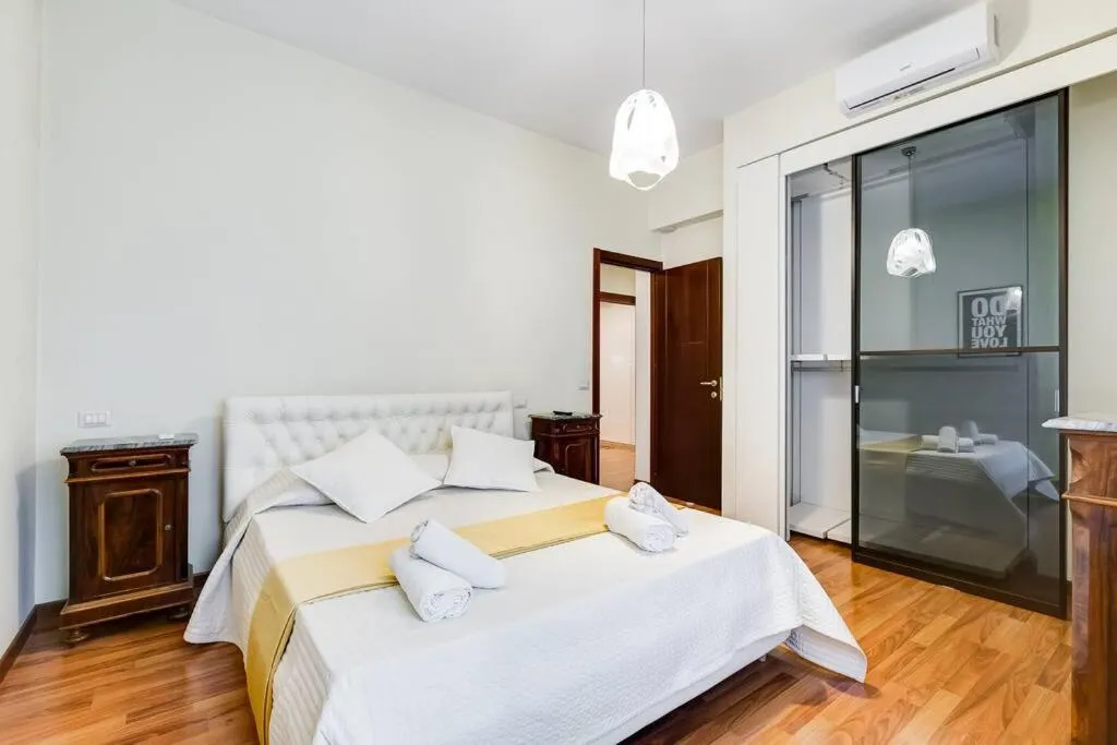 Bed in Exclusive Apartment in Eur Lake