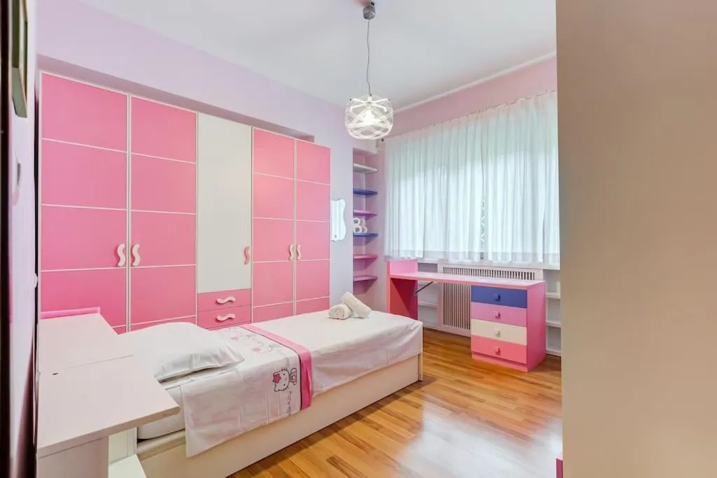 Bed in Exclusive Apartment in Eur Lake