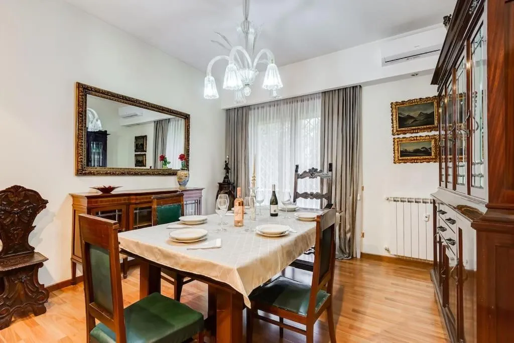 Exclusive Apartment in Eur Lake