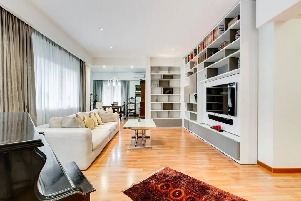 Exclusive Apartment in Eur Lake