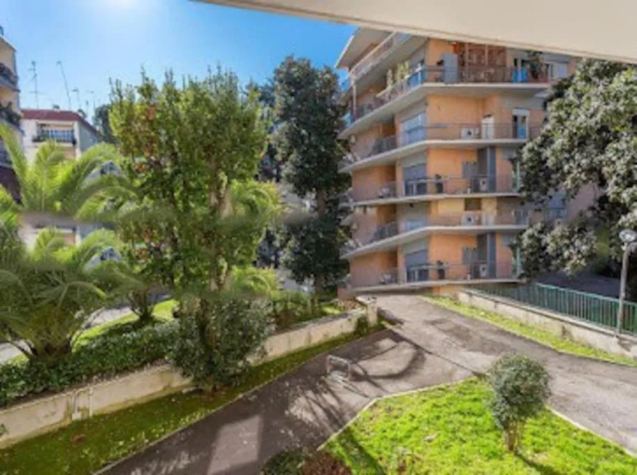 Garden view in Exclusive Apartment in Eur Lake