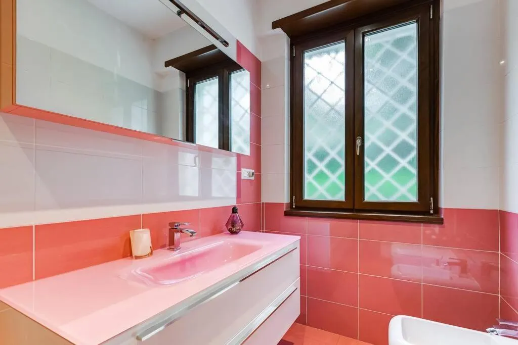 Toilet in Exclusive Apartment in Eur Lake