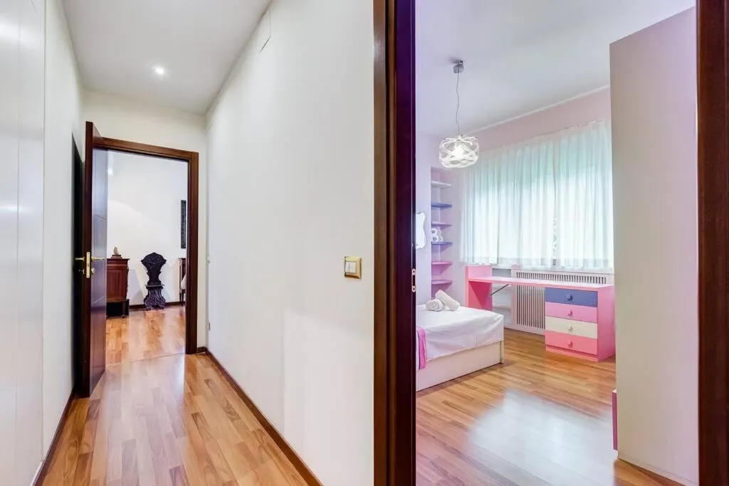 Bed in Exclusive Apartment in Eur Lake