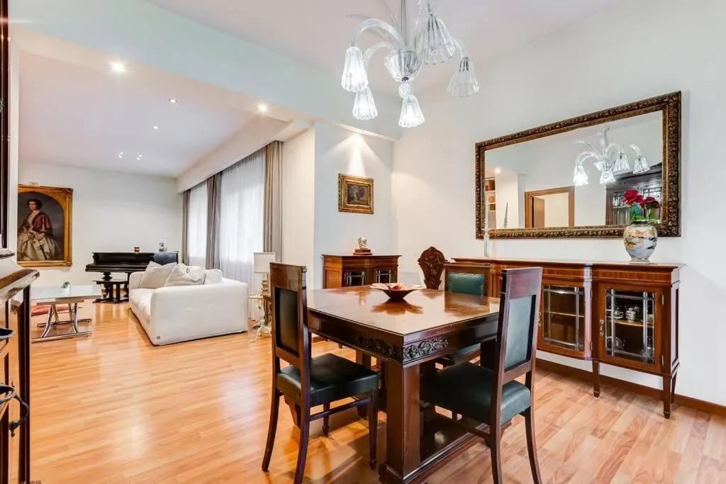 Exclusive Apartment in Eur Lake