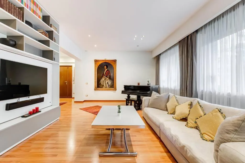 Exclusive Apartment in Eur Lake