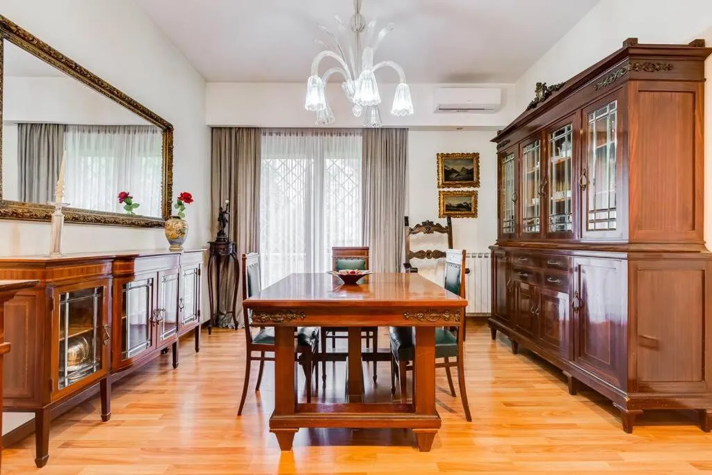 Dining area in Exclusive Apartment in Eur Lake